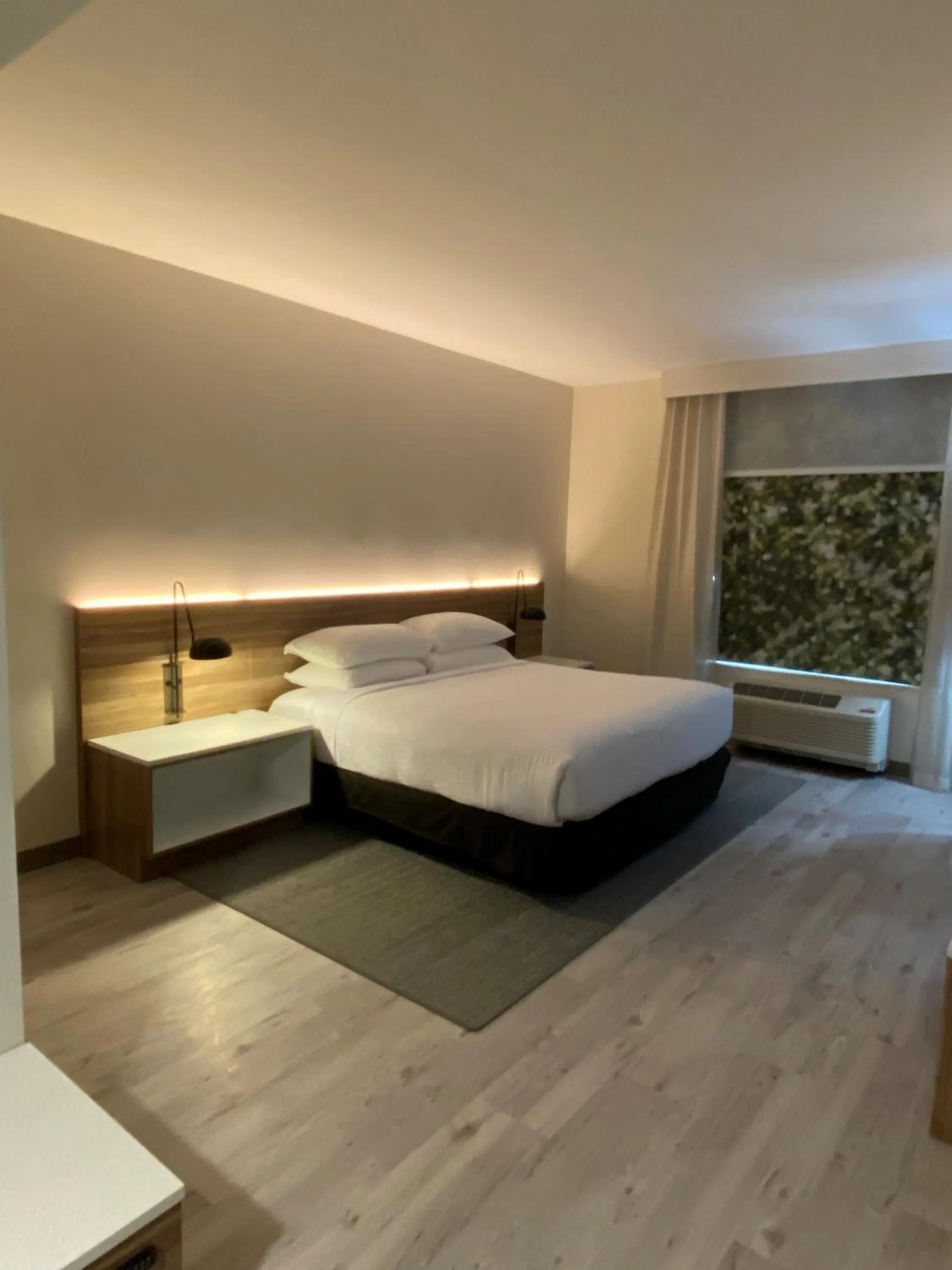 Bedroom, Bed in Wyndham Garden Orlando Airport - Free Airport Shuttle