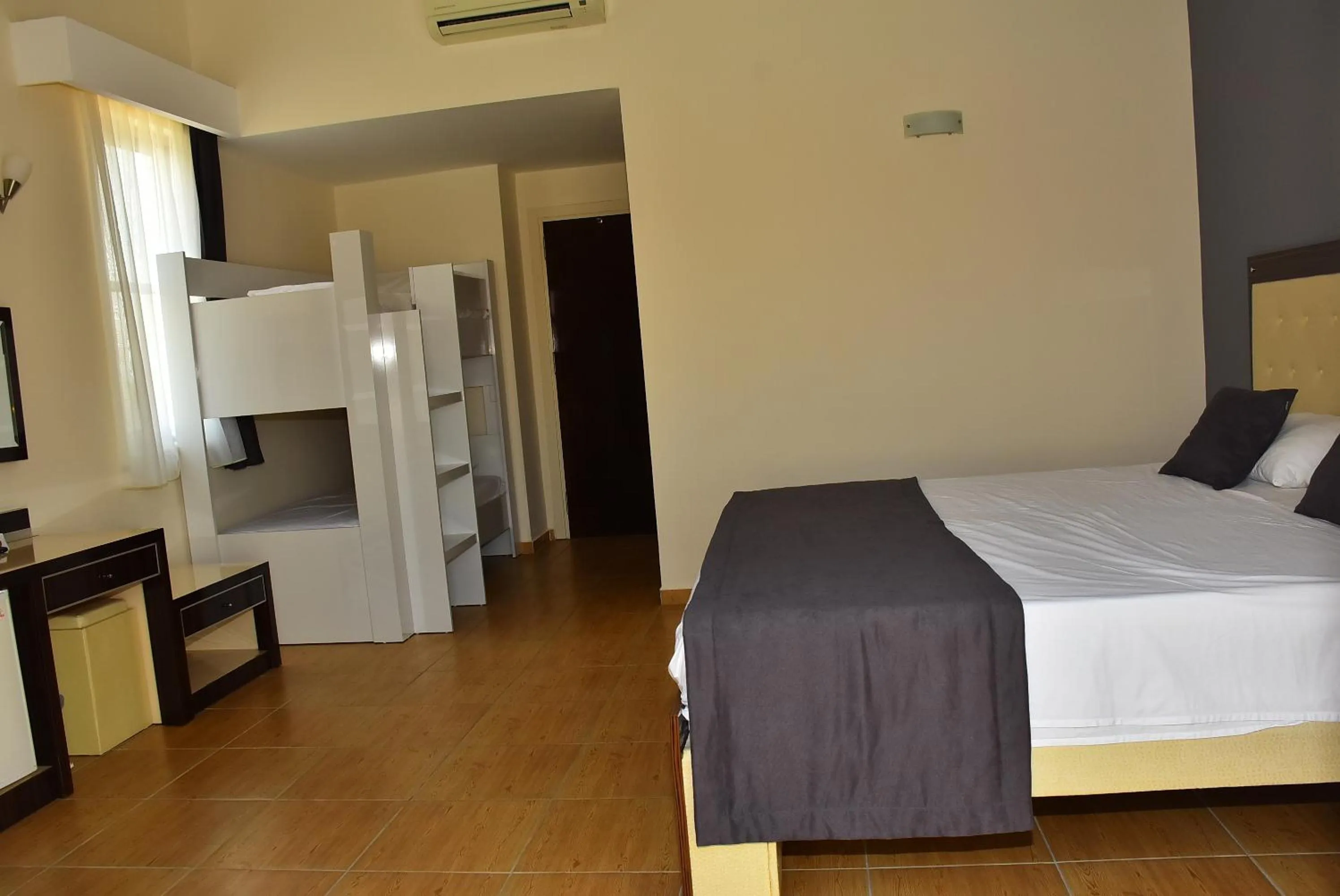 Bed in Nora Suit Hotel