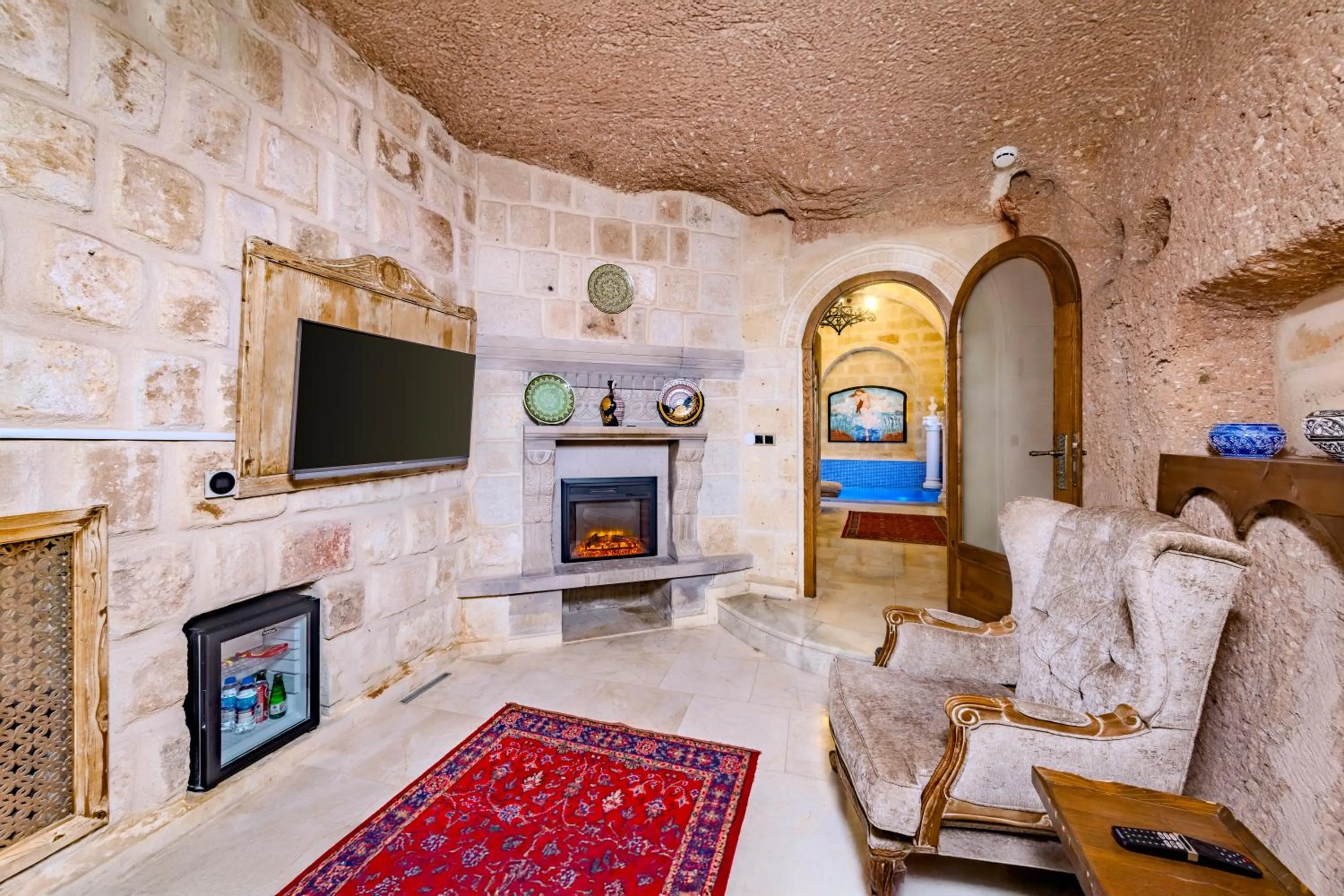 Communal lounge/ TV room in Pegas Cave Suites