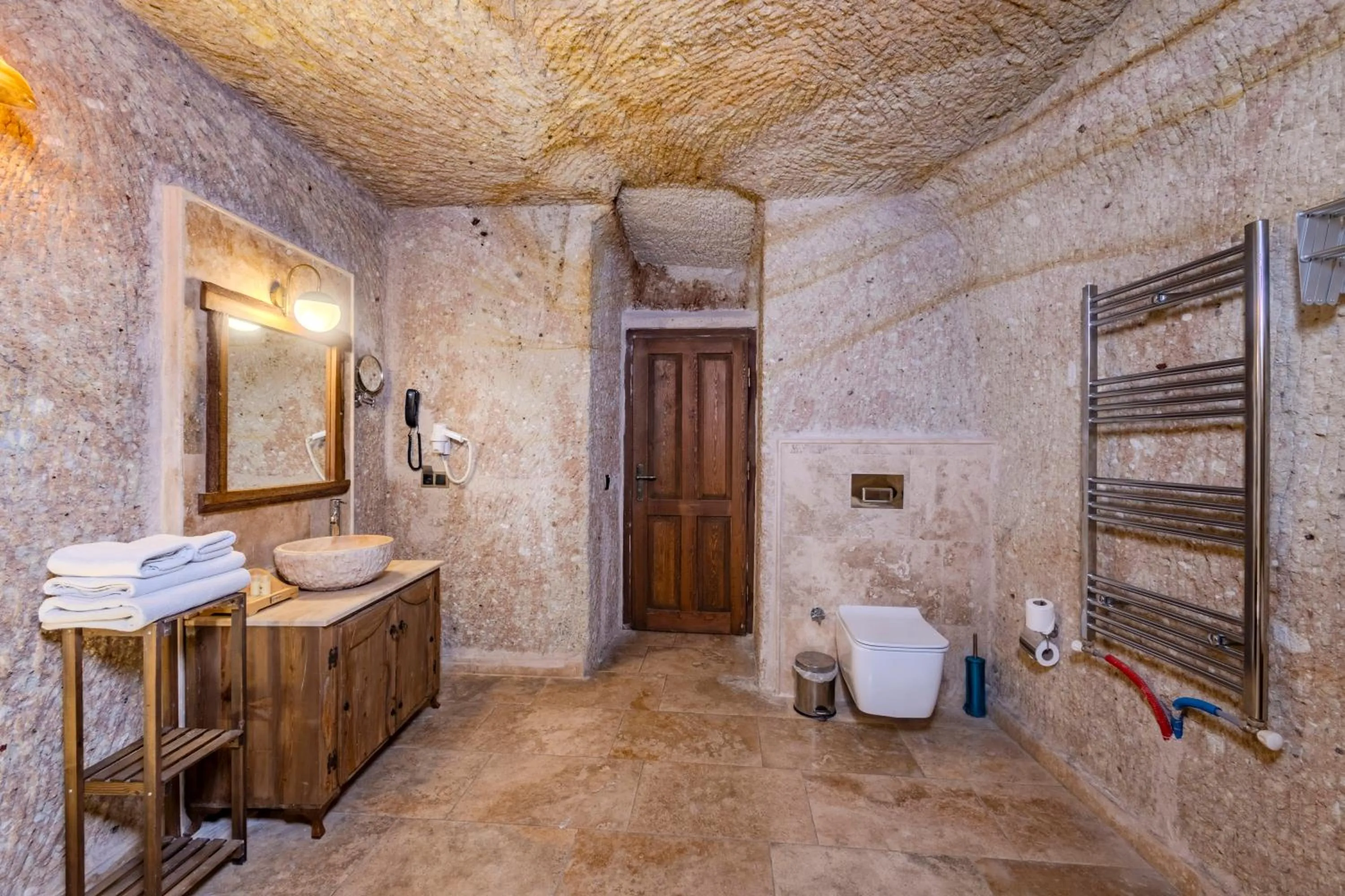 Bathroom in Pegas Cave Suites