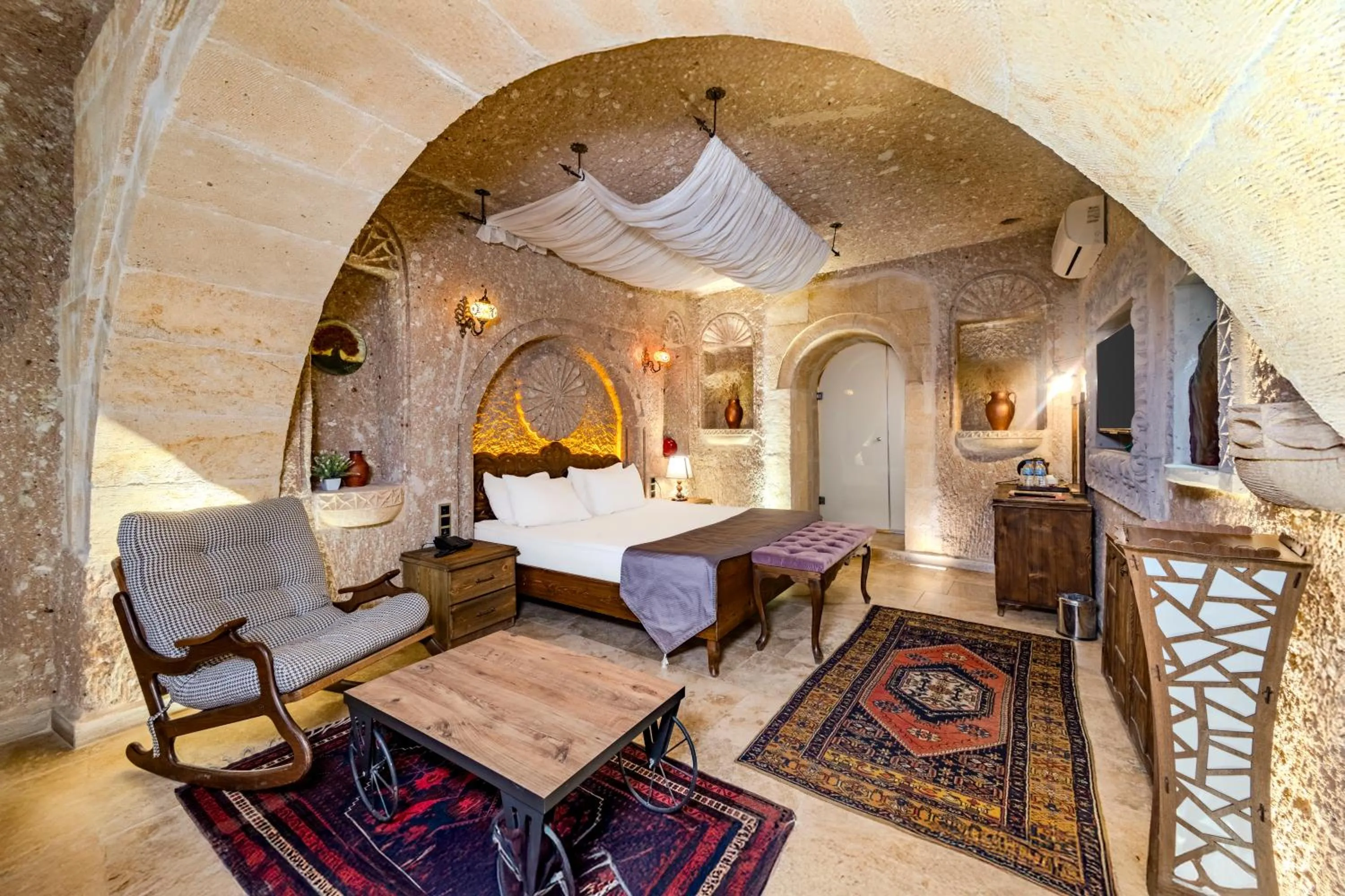 Photo of the whole room in Pegas Cave Suites