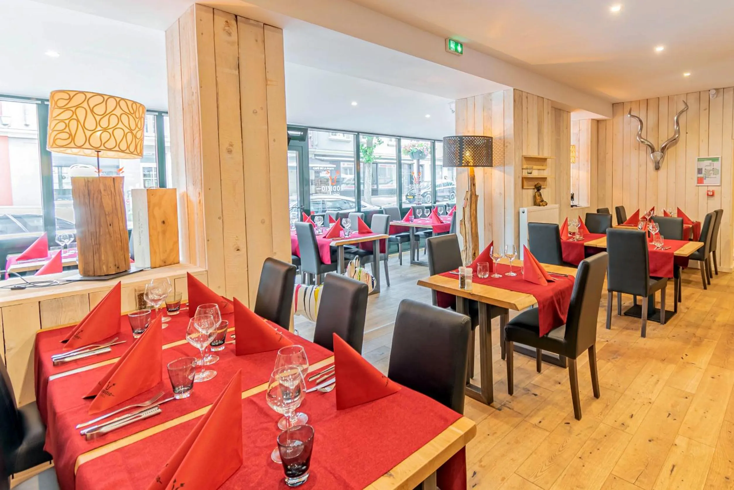 Restaurant/places to eat in Esplanade Hotel