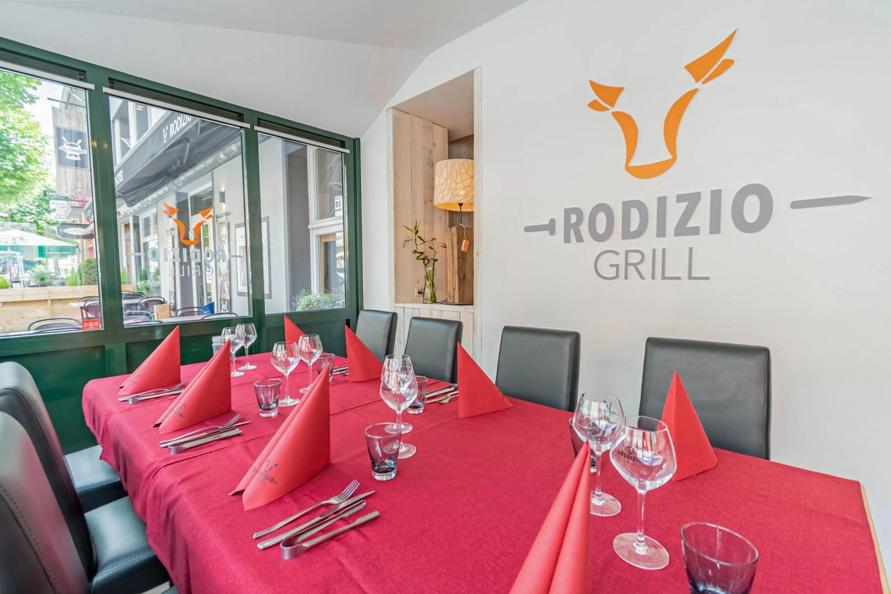 Restaurant/places to eat in Esplanade Hotel