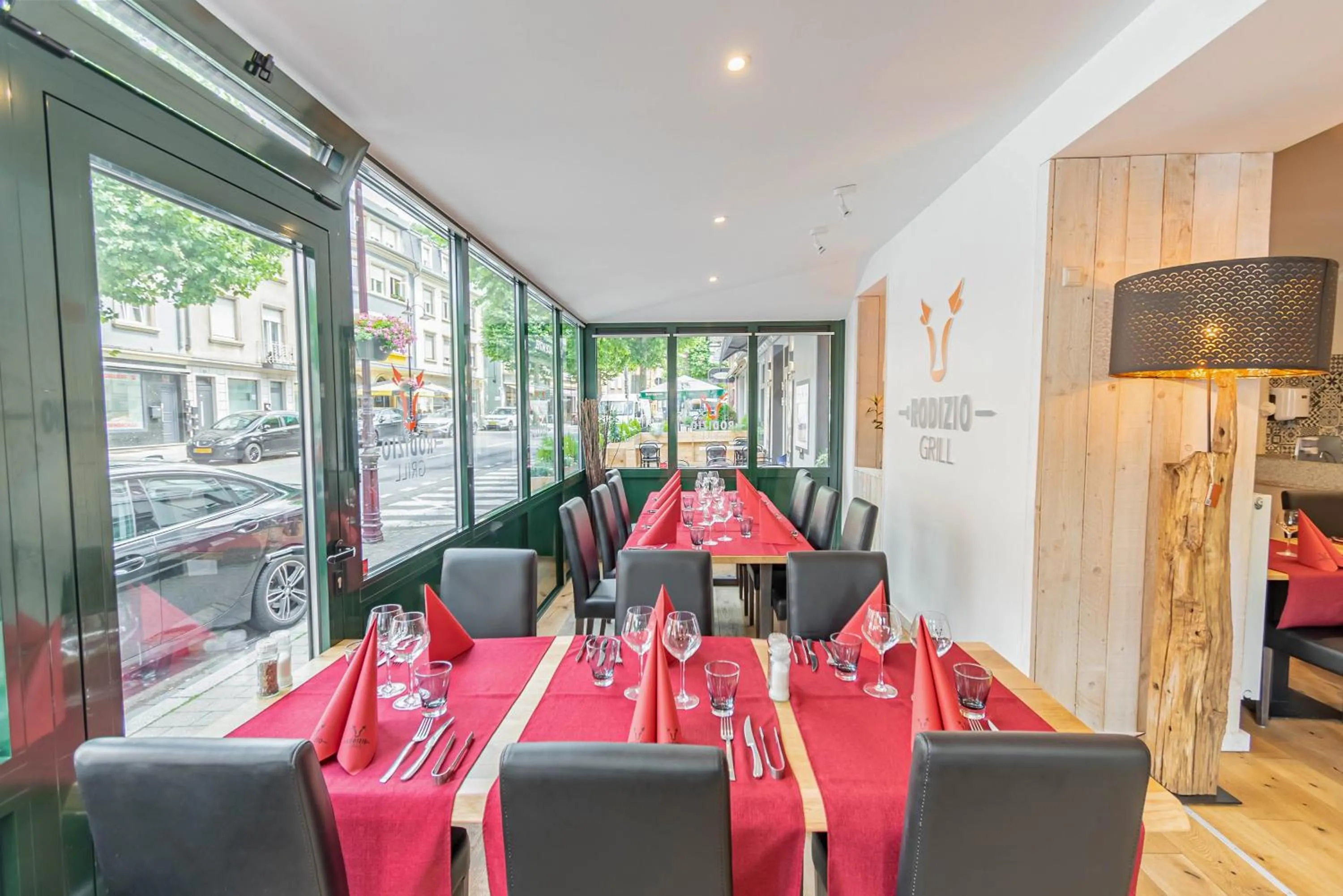 Restaurant/places to eat in Esplanade Hotel