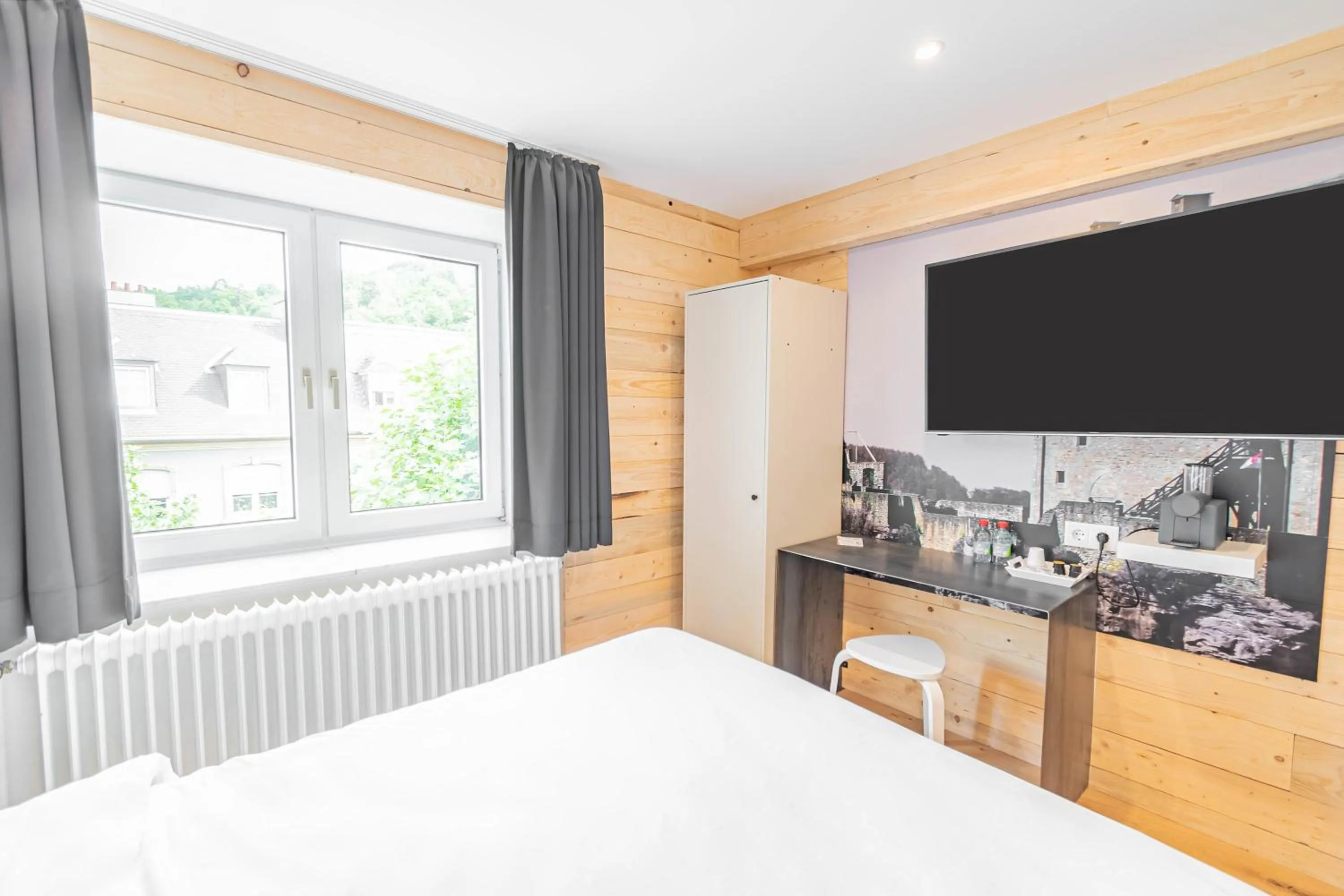 TV and multimedia, Bed in Esplanade Hotel