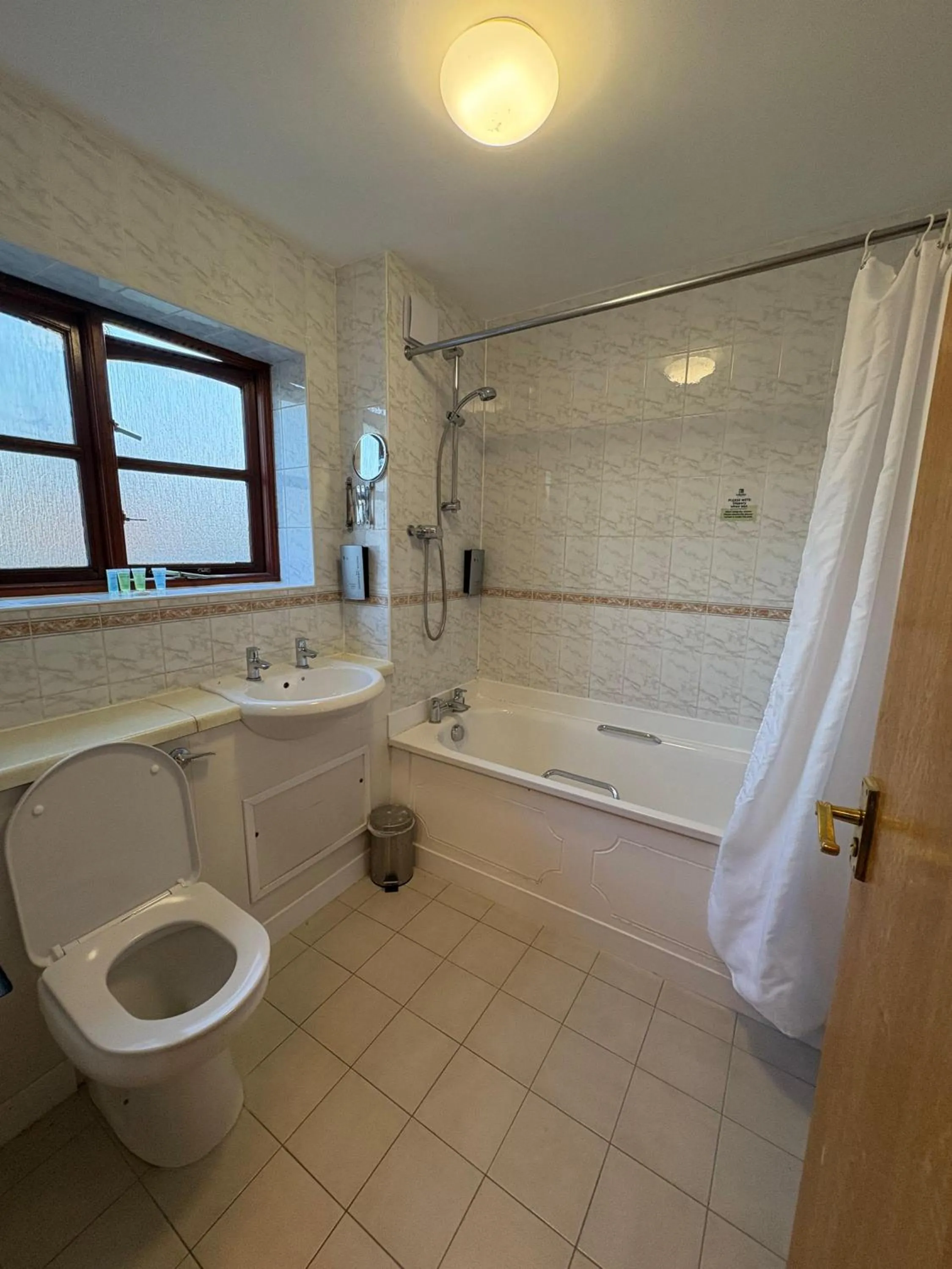 Toilet in Tollgate Hotel & Leisure