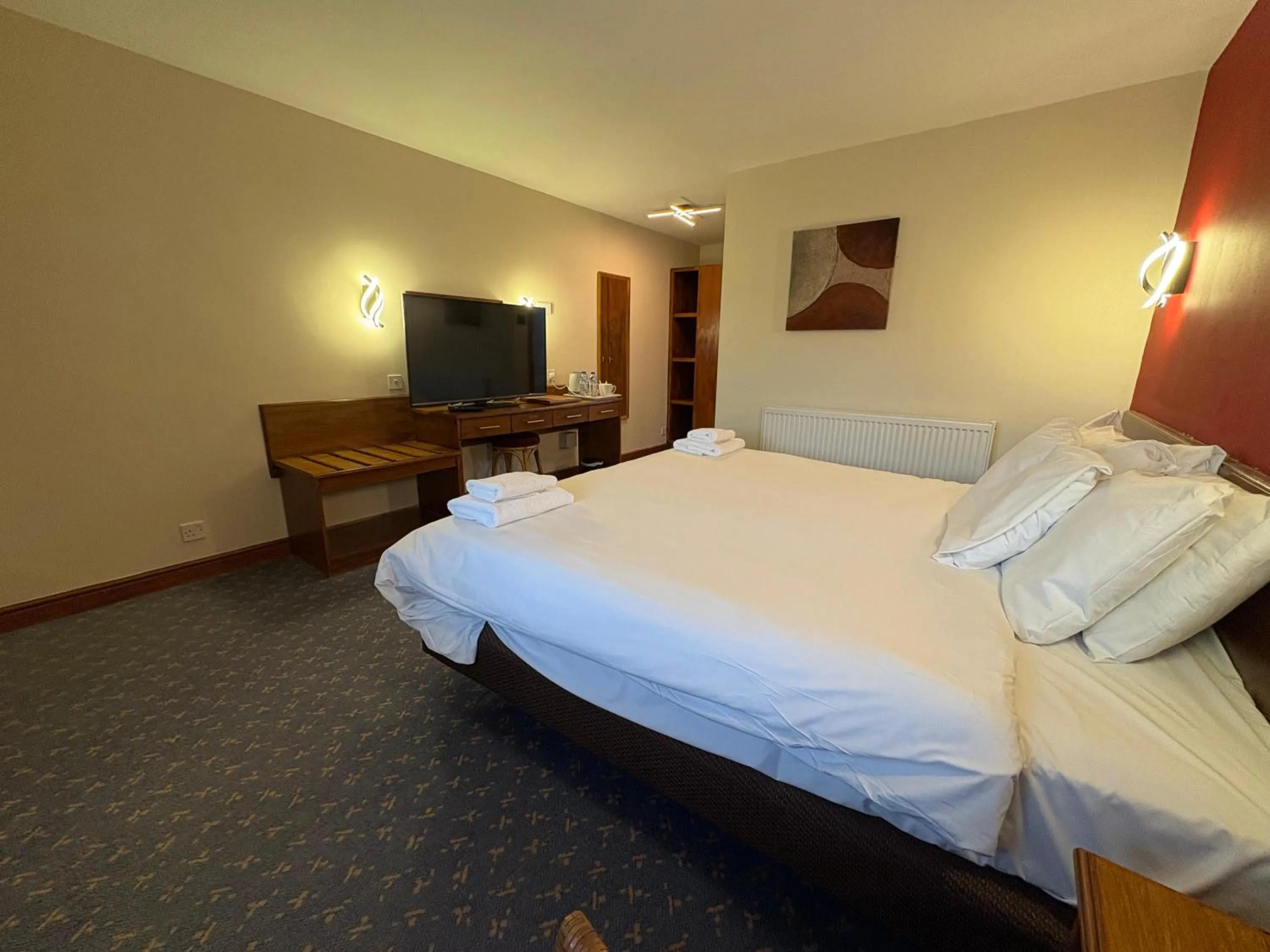 Bed in Tollgate Hotel & Leisure