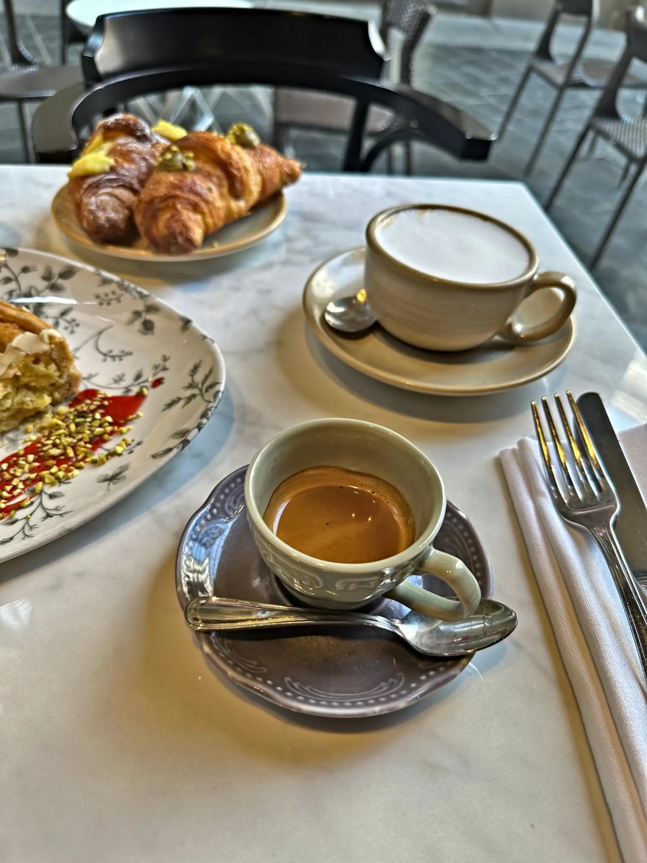 Food and drinks in Amabilia Suites