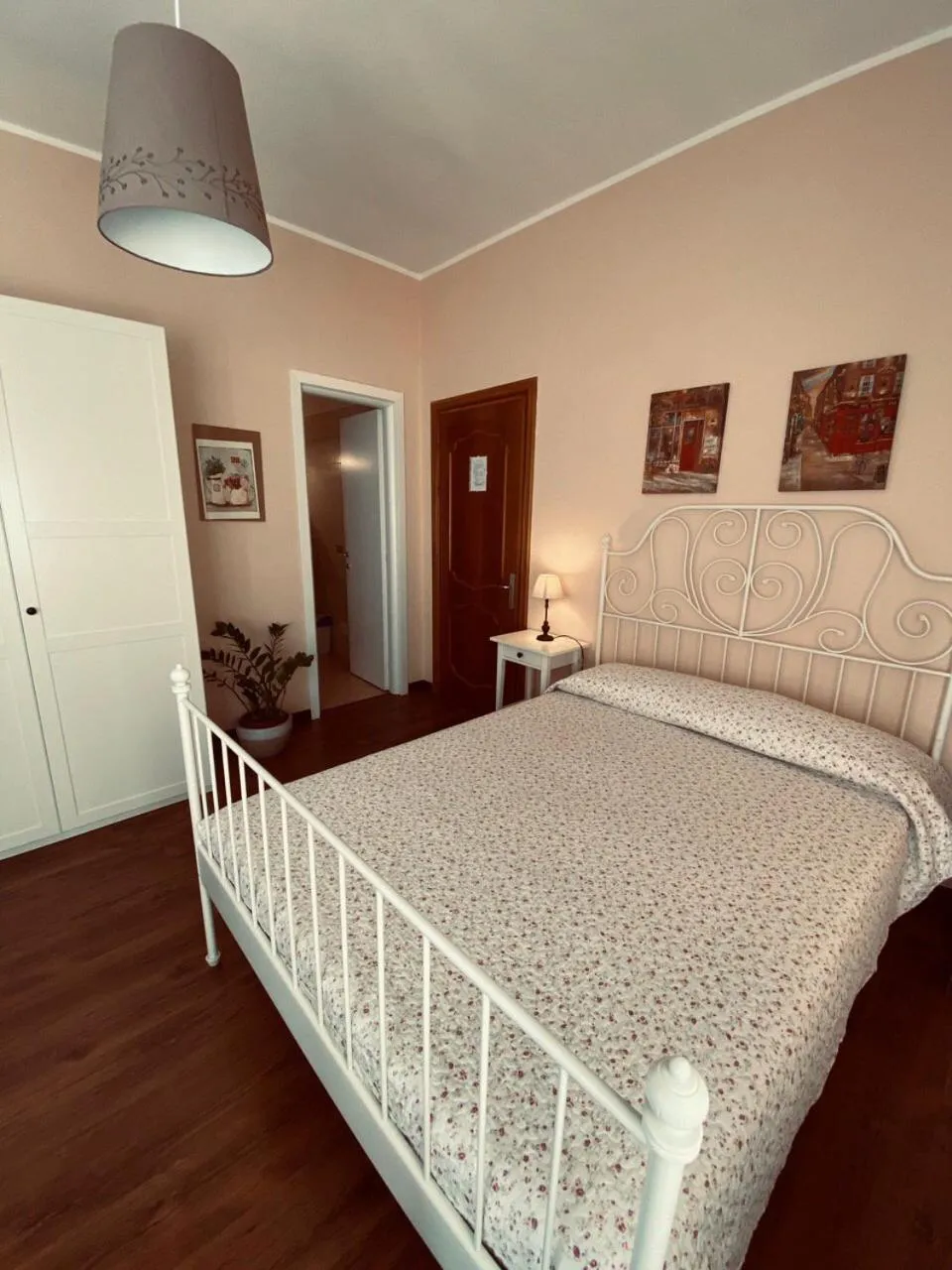 Photo of the whole room, Bed in Sogni e Colori