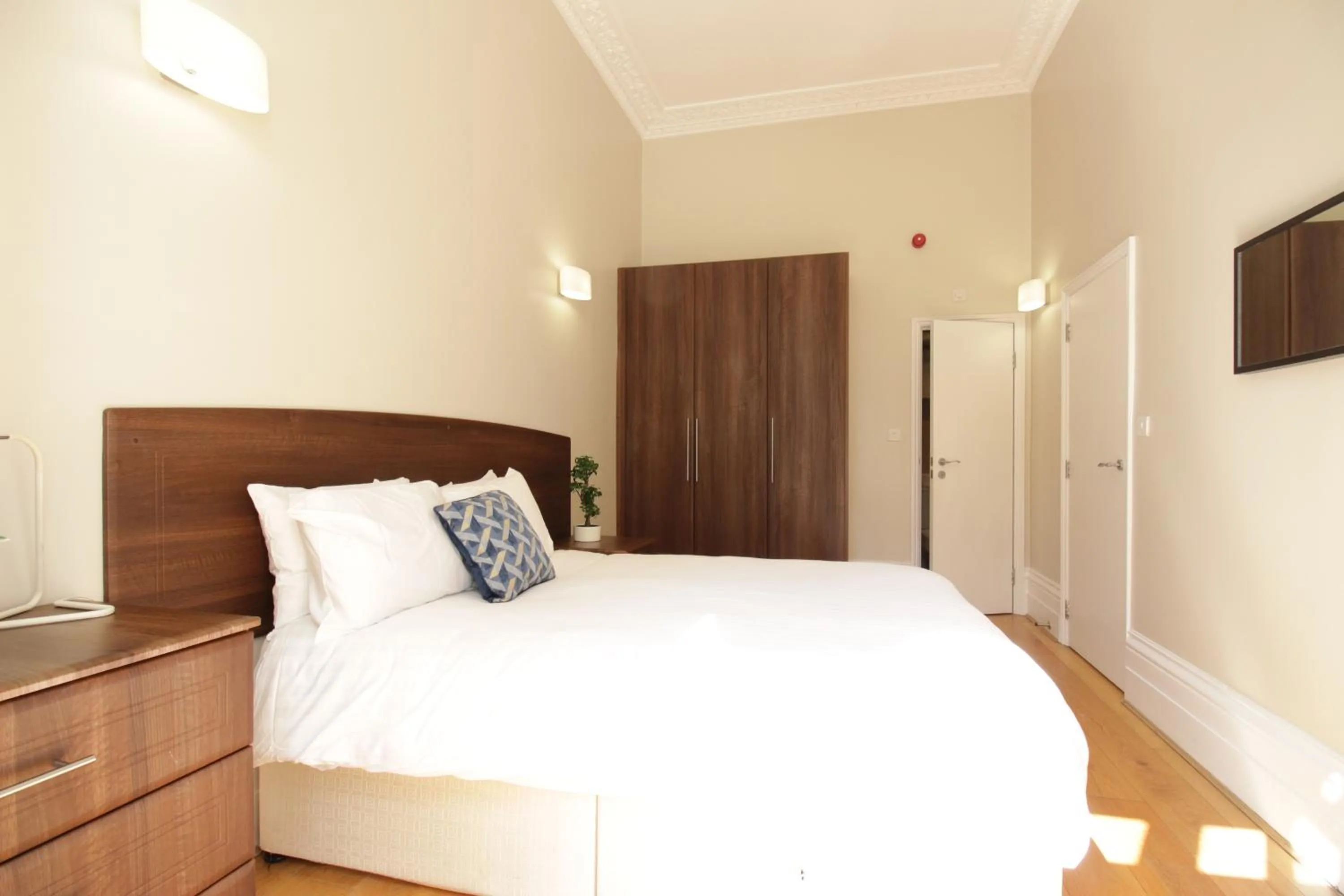 Bedroom, Bed in Queen Victoria Apartments