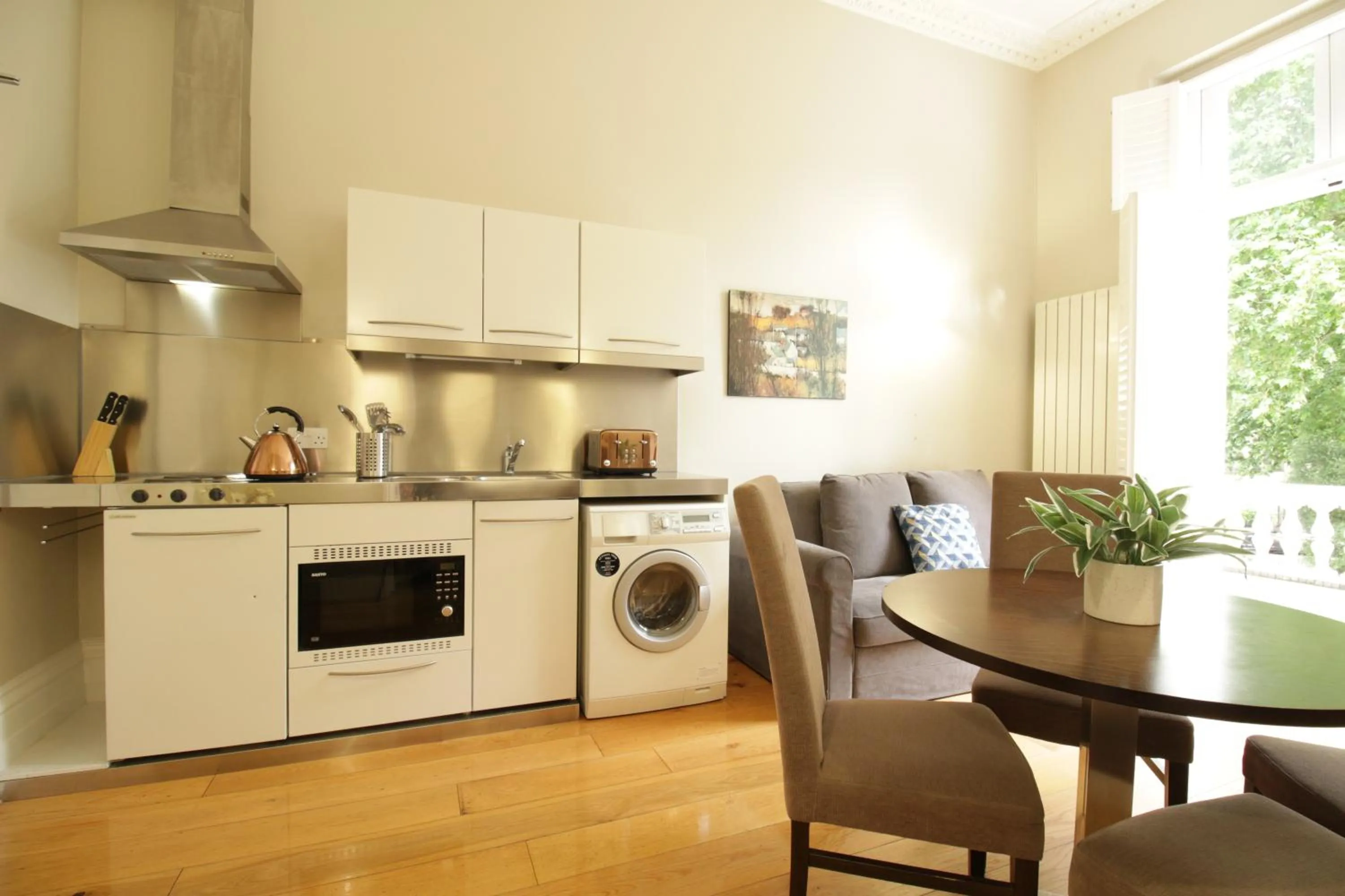 Kitchen or kitchenette in Queen Victoria Apartments