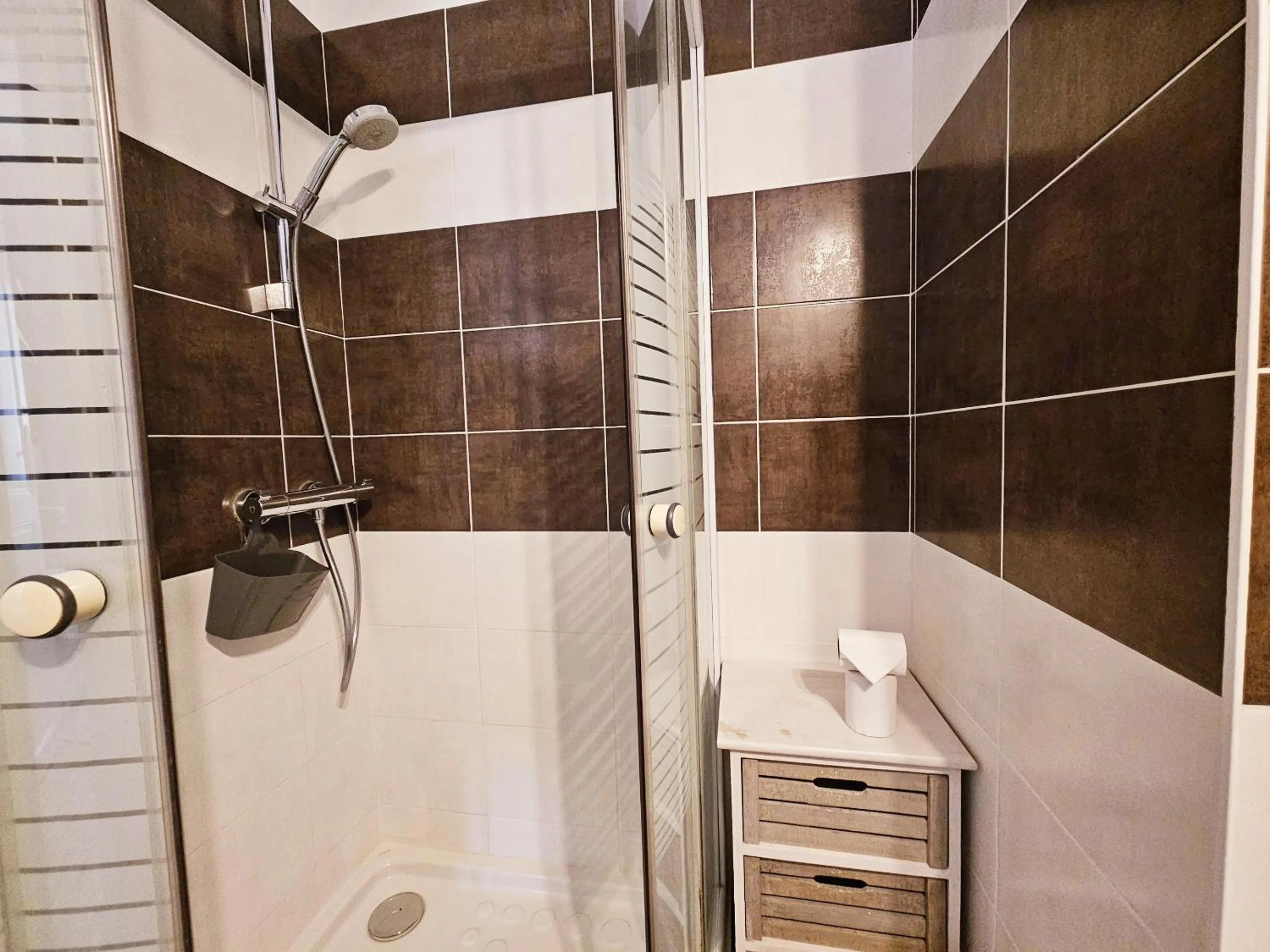 Bathroom in Maison de ville confortable avec cour interieure