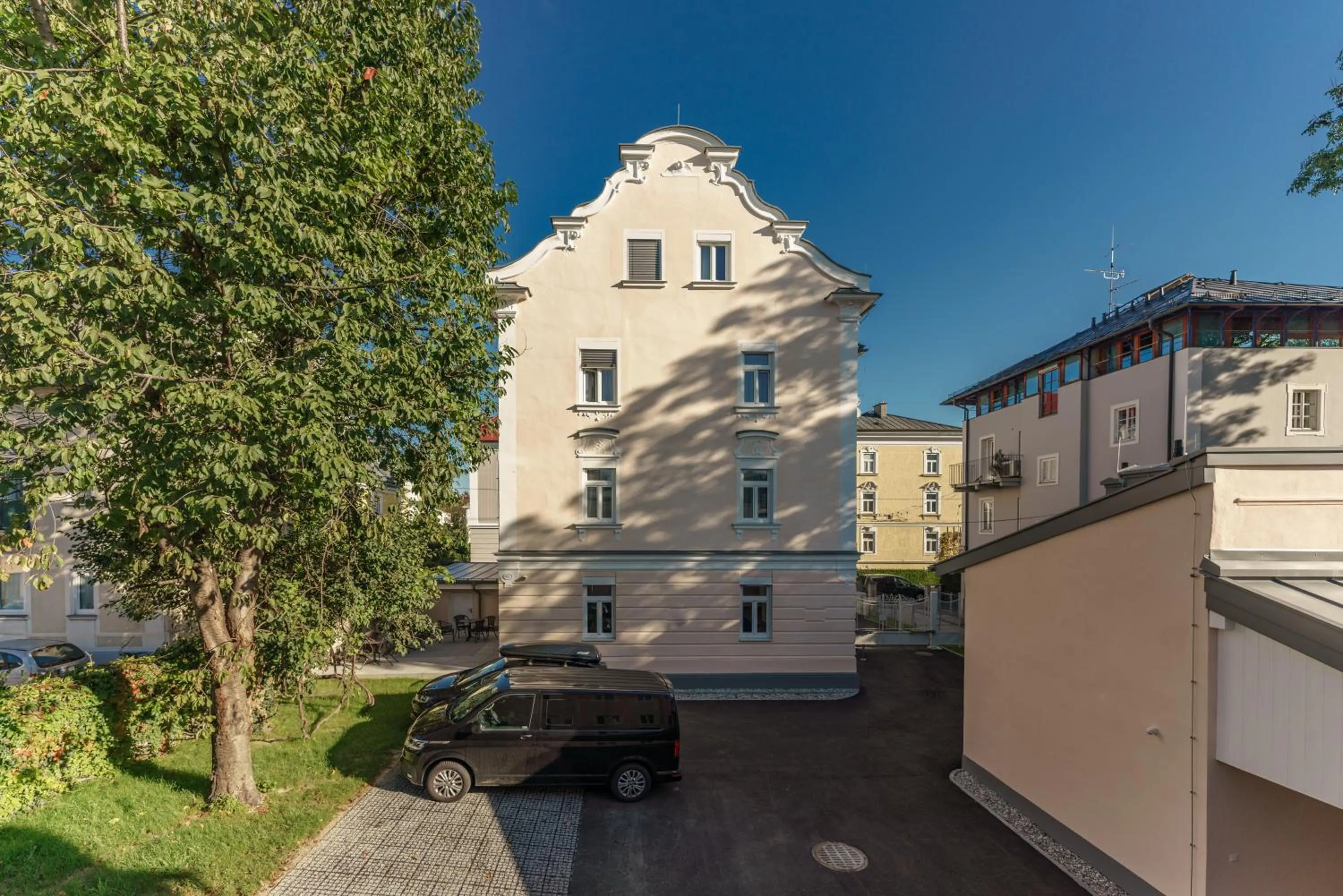 Facade/entrance in Villa Elisa