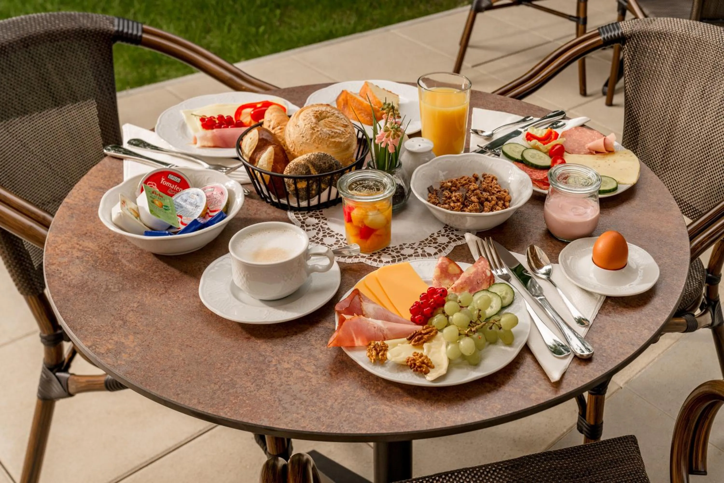 Breakfast in Villa Elisa