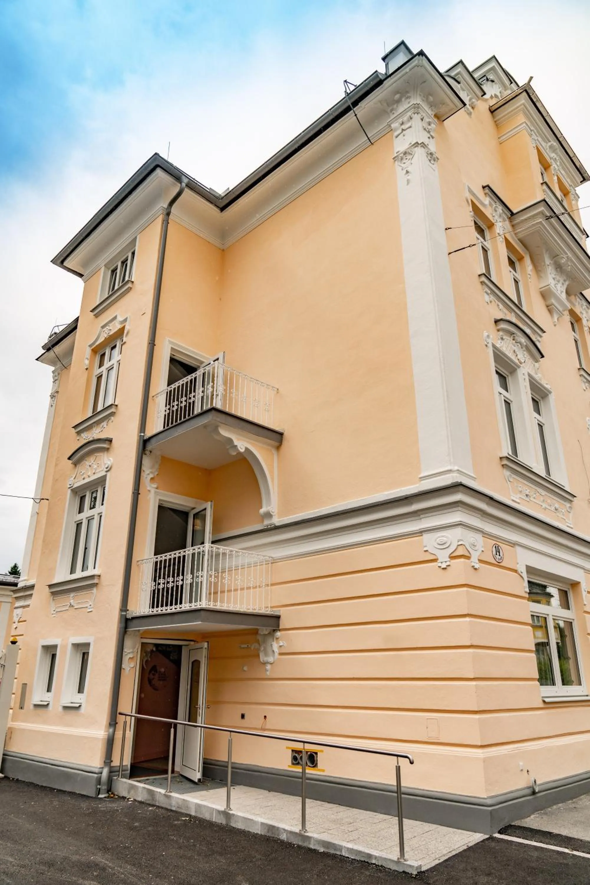 Property building in Villa Elisa