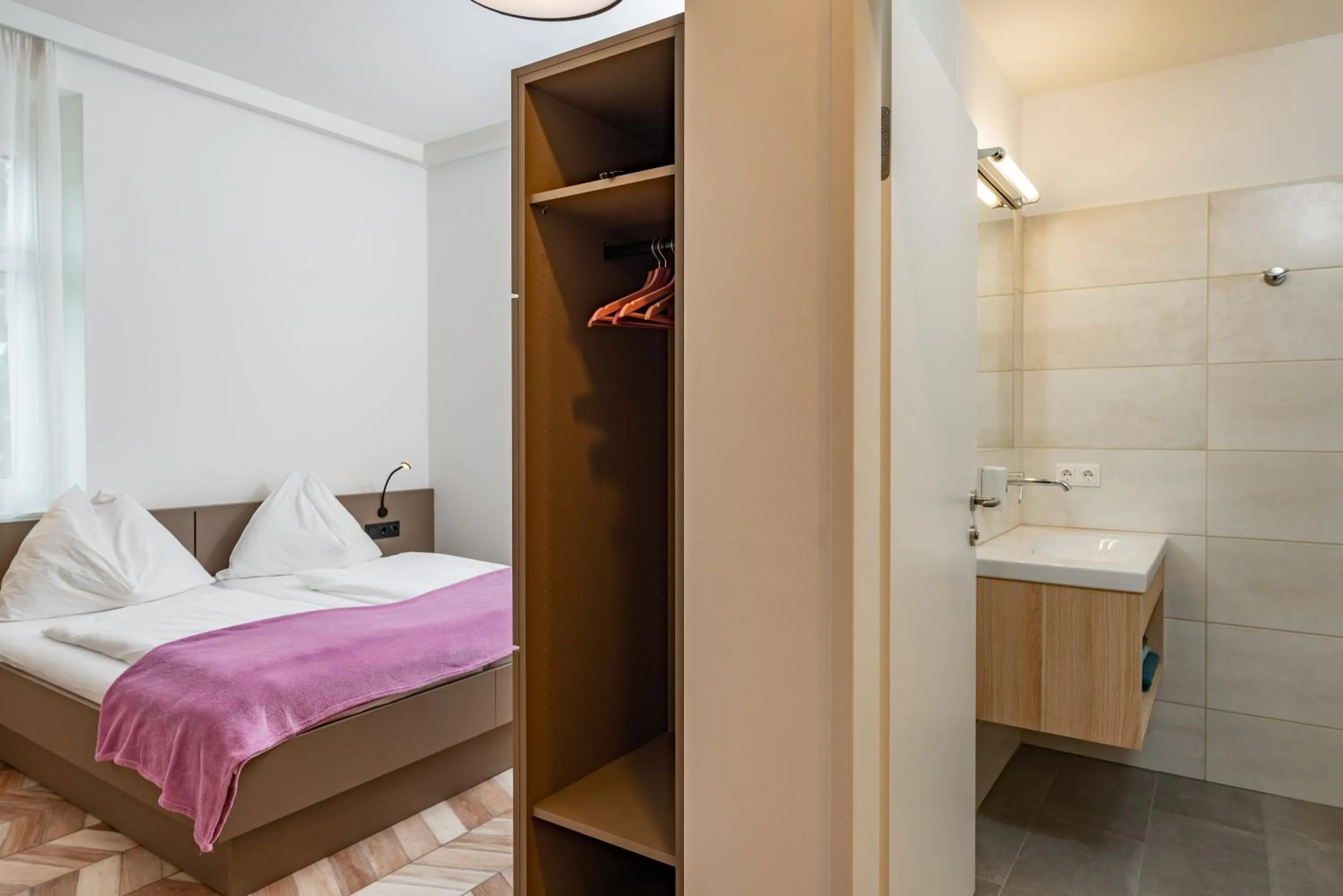 Bathroom, Bed in Villa Elisa