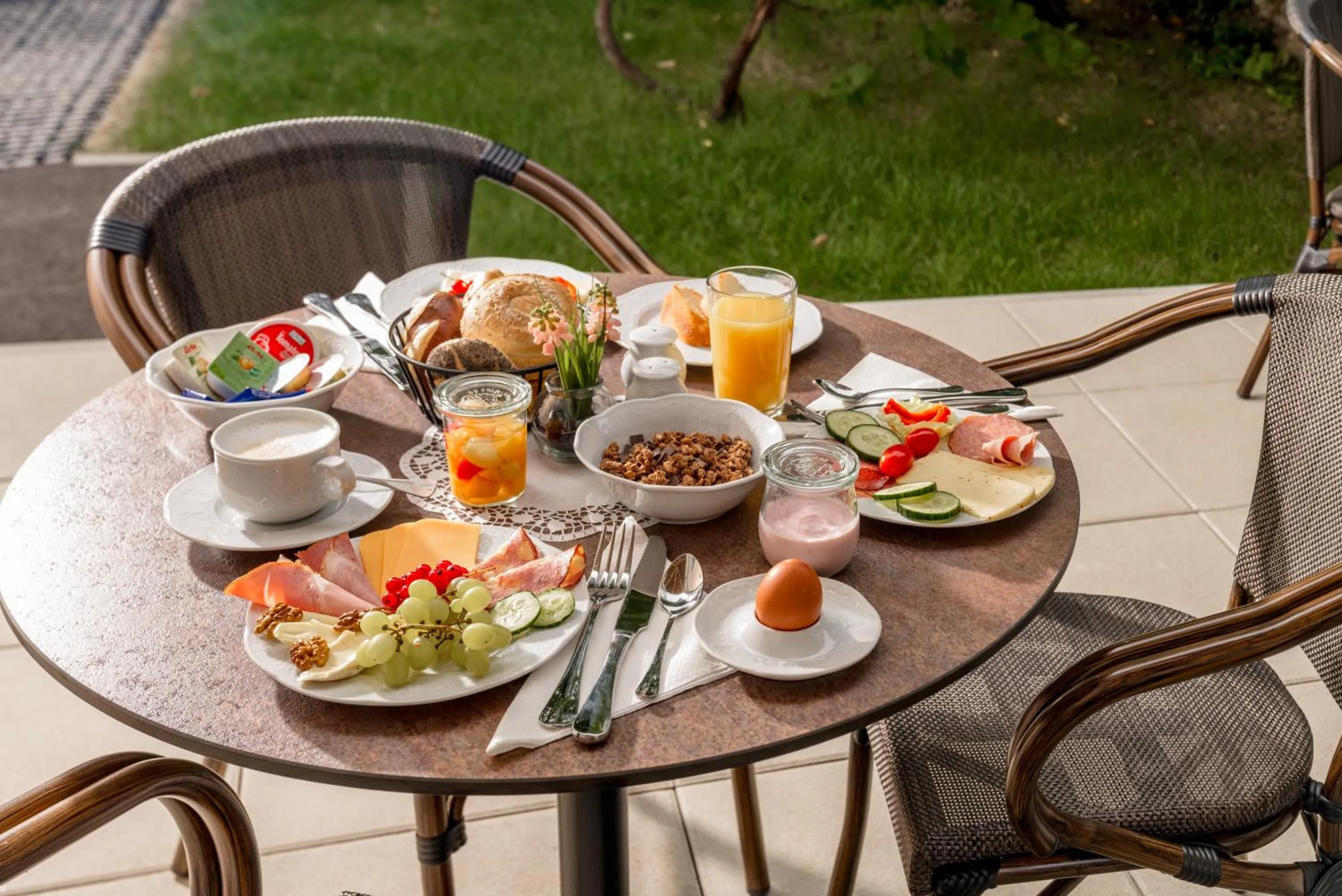 Breakfast in Villa Elisa