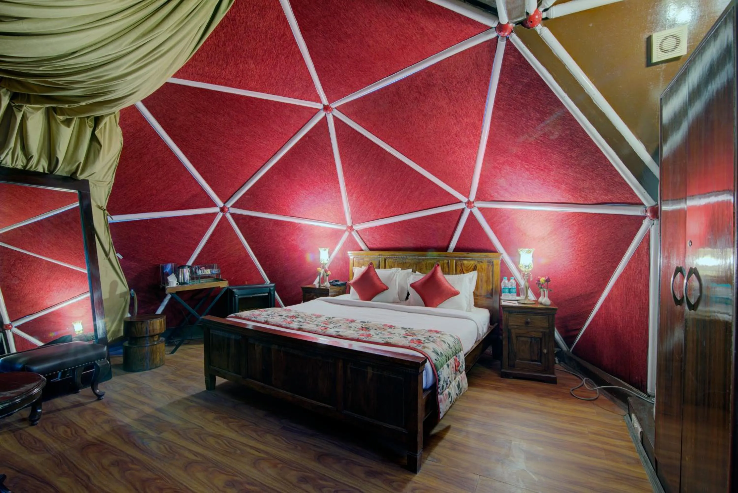 Bedroom, Bed in Tarika Resort & Spa , Chail