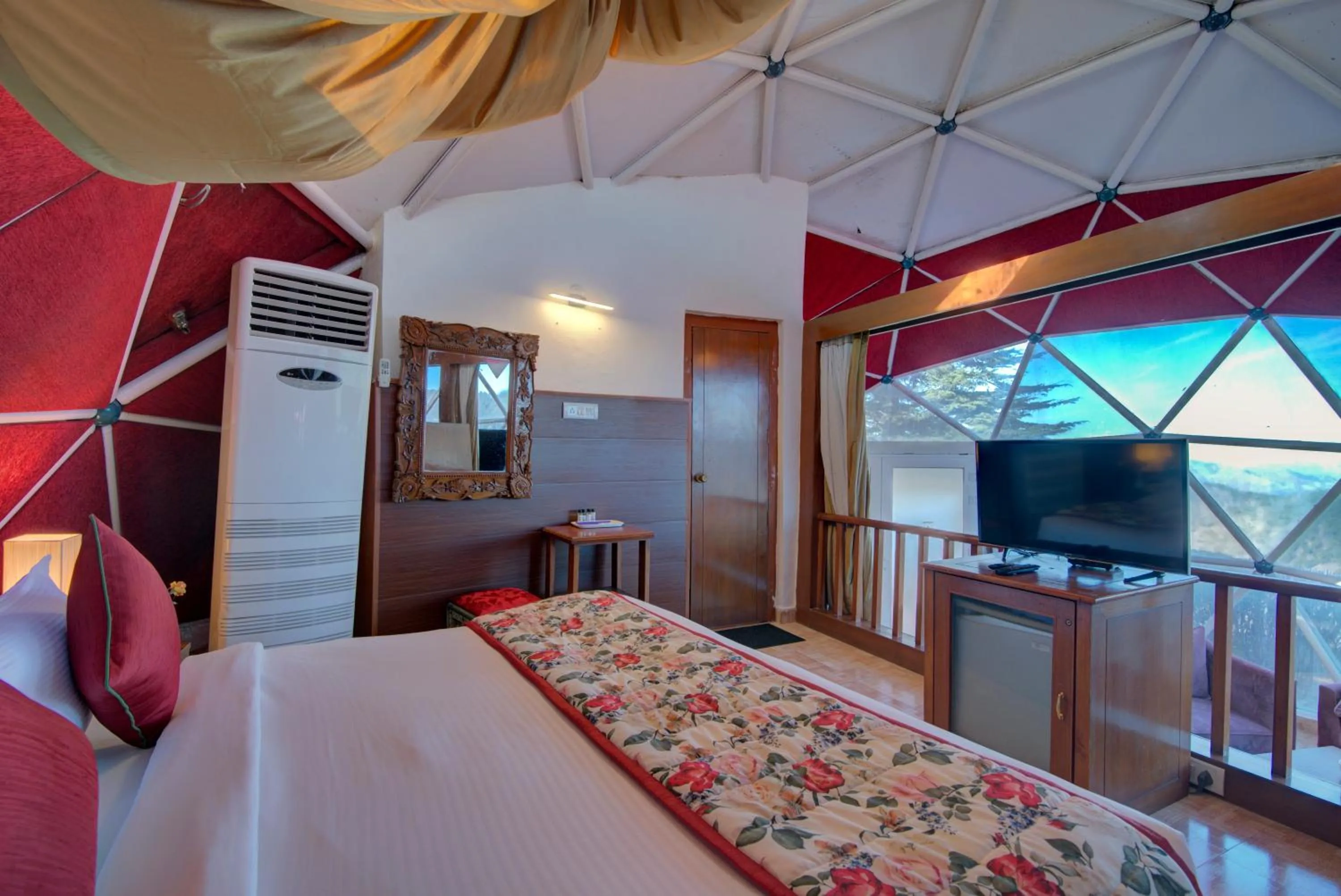 Bedroom, Bed in Tarika Resort & Spa , Chail