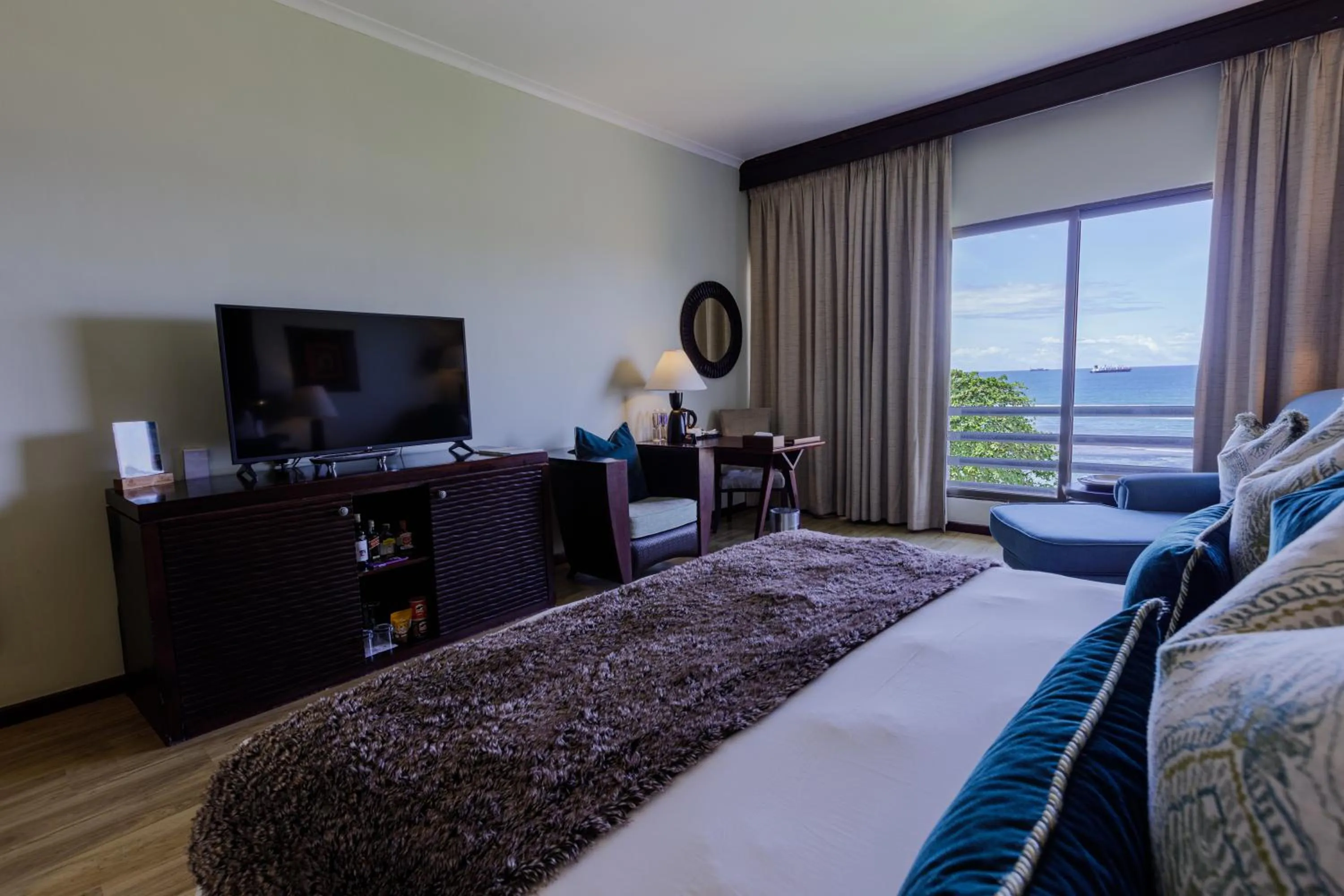 Bedroom, Bed in Sea Cliff Hotel