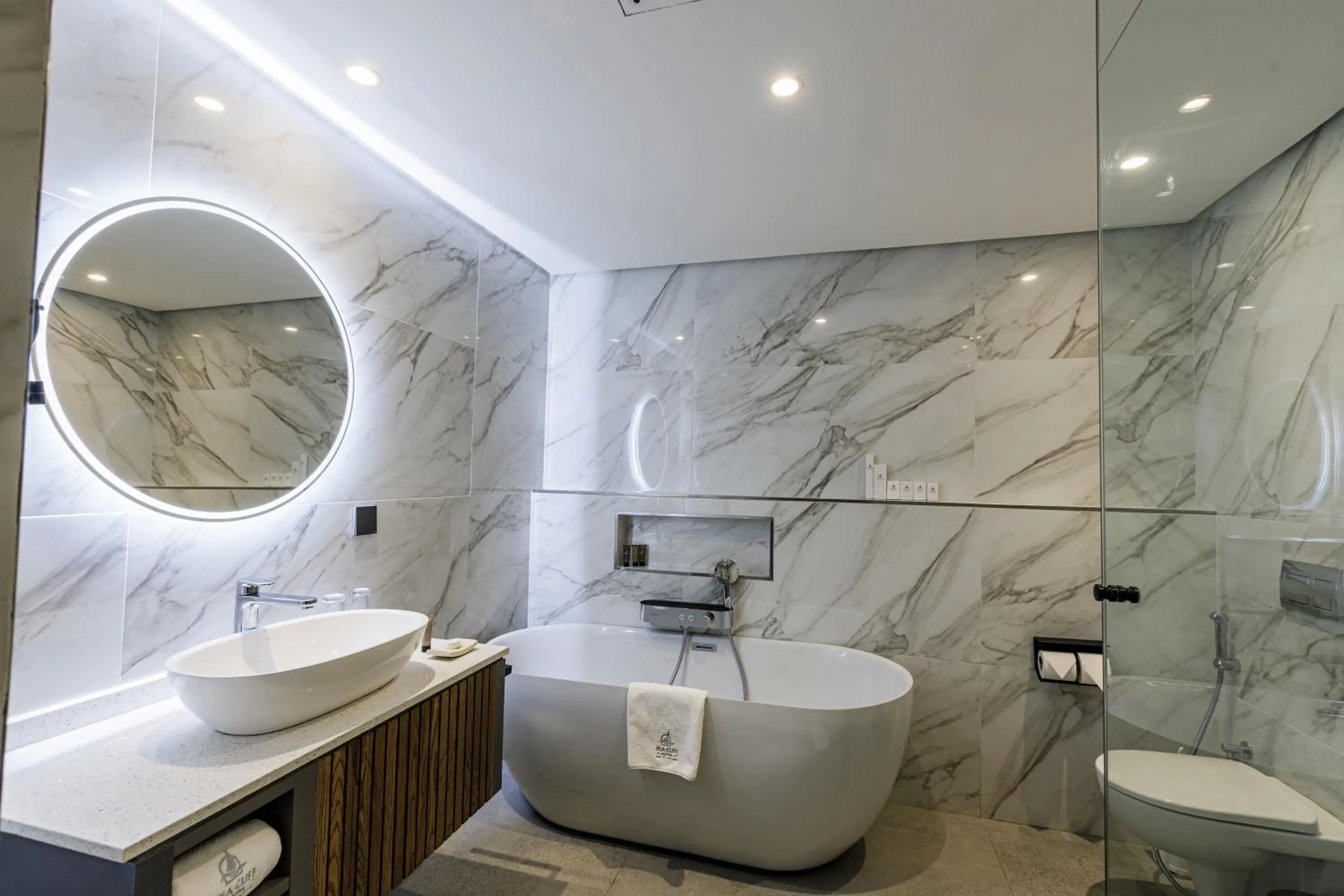 Bathroom in Sea Cliff Hotel