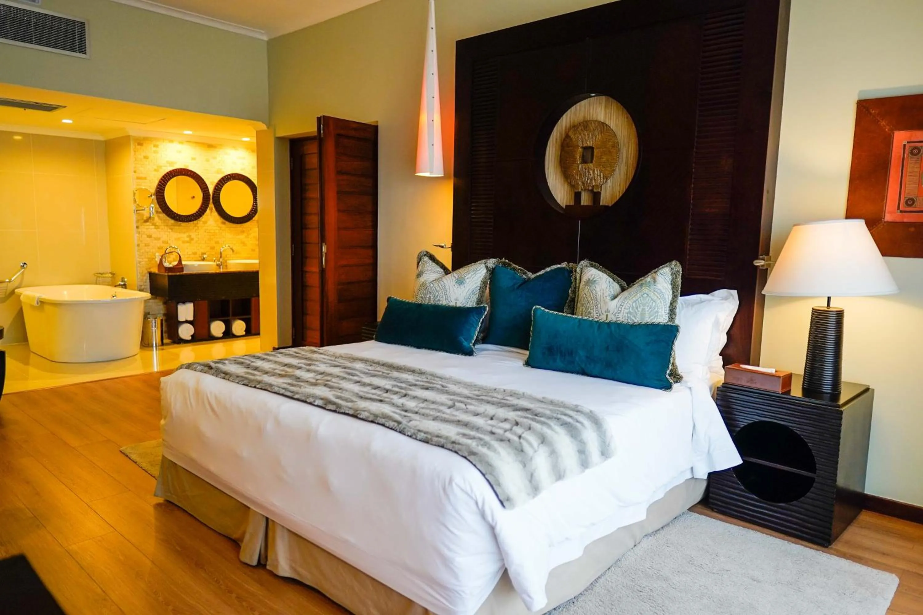 Bedroom, Bed in Sea Cliff Hotel