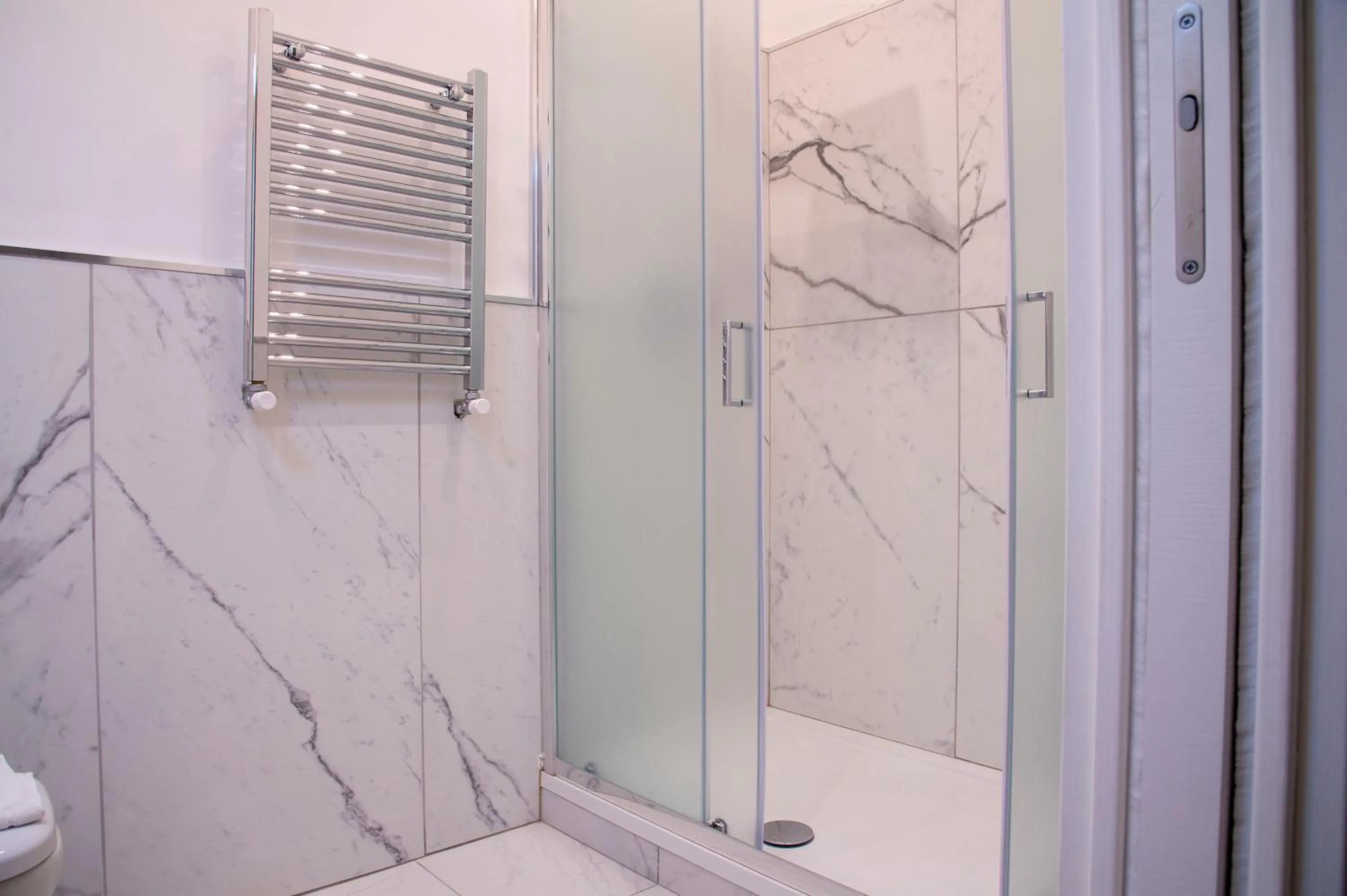 Shower in AD Suites Tritone