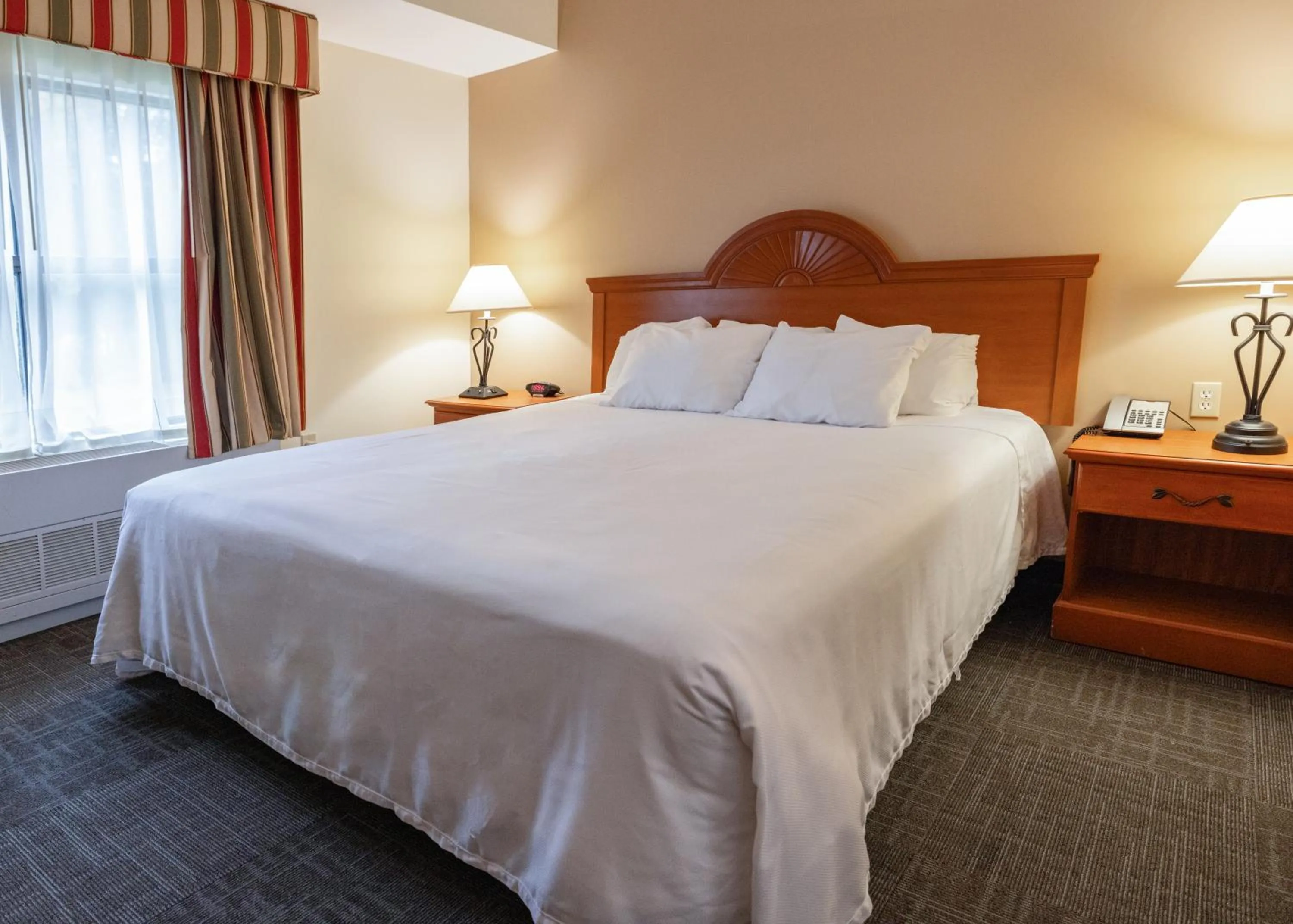 Bed in Akwesasne Mohawk Casino Resort and Players Inn Hotel -formerly Comfort Inn and Suites Hogansburg NY