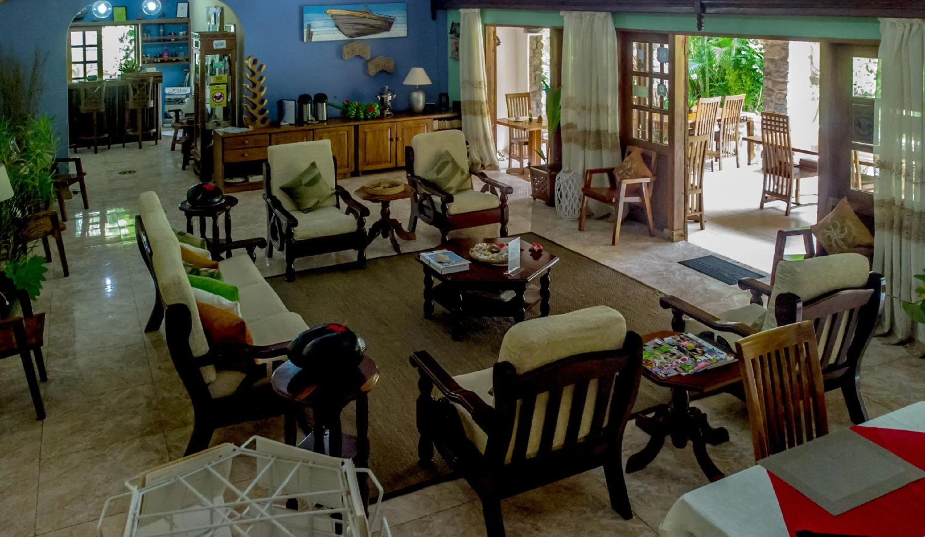 Communal lounge/ TV room in Villa Rafia