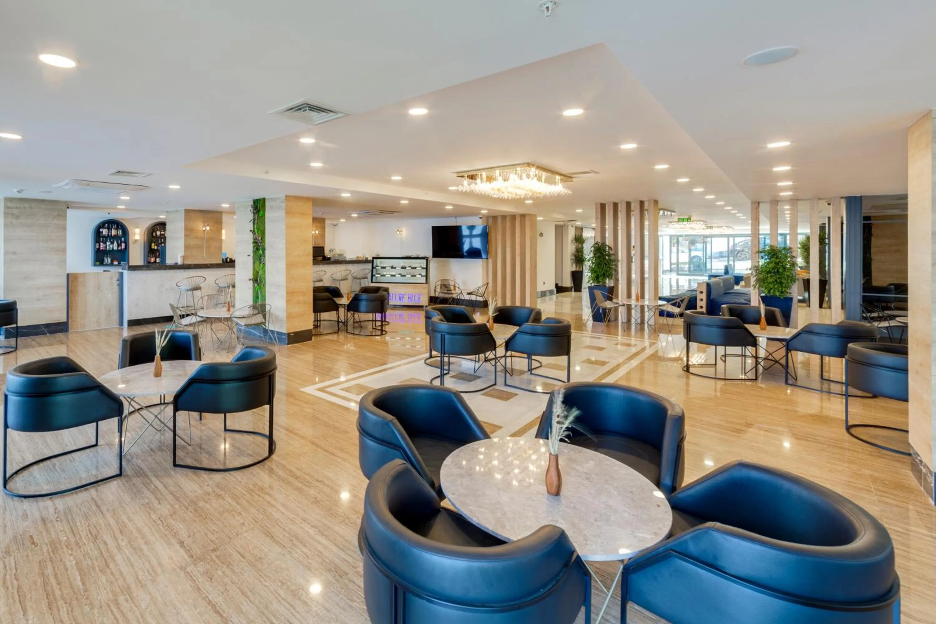 Communal lounge/ TV room in Signature Blue Resort Kuşadası