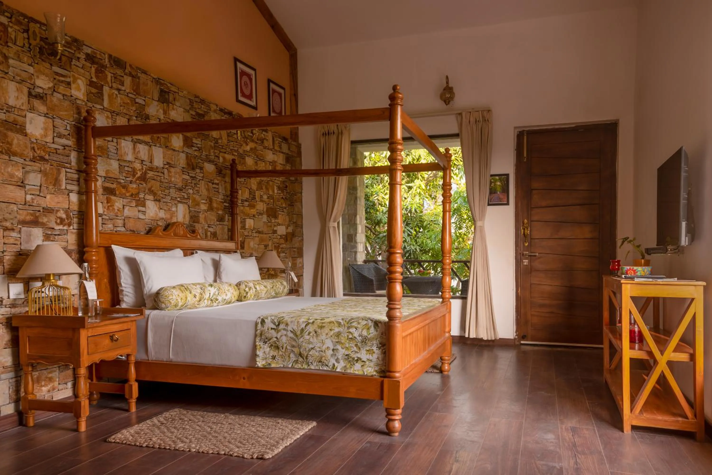 Bedroom, Bed in Tree of Life Vanvilas Riveredge Corbett