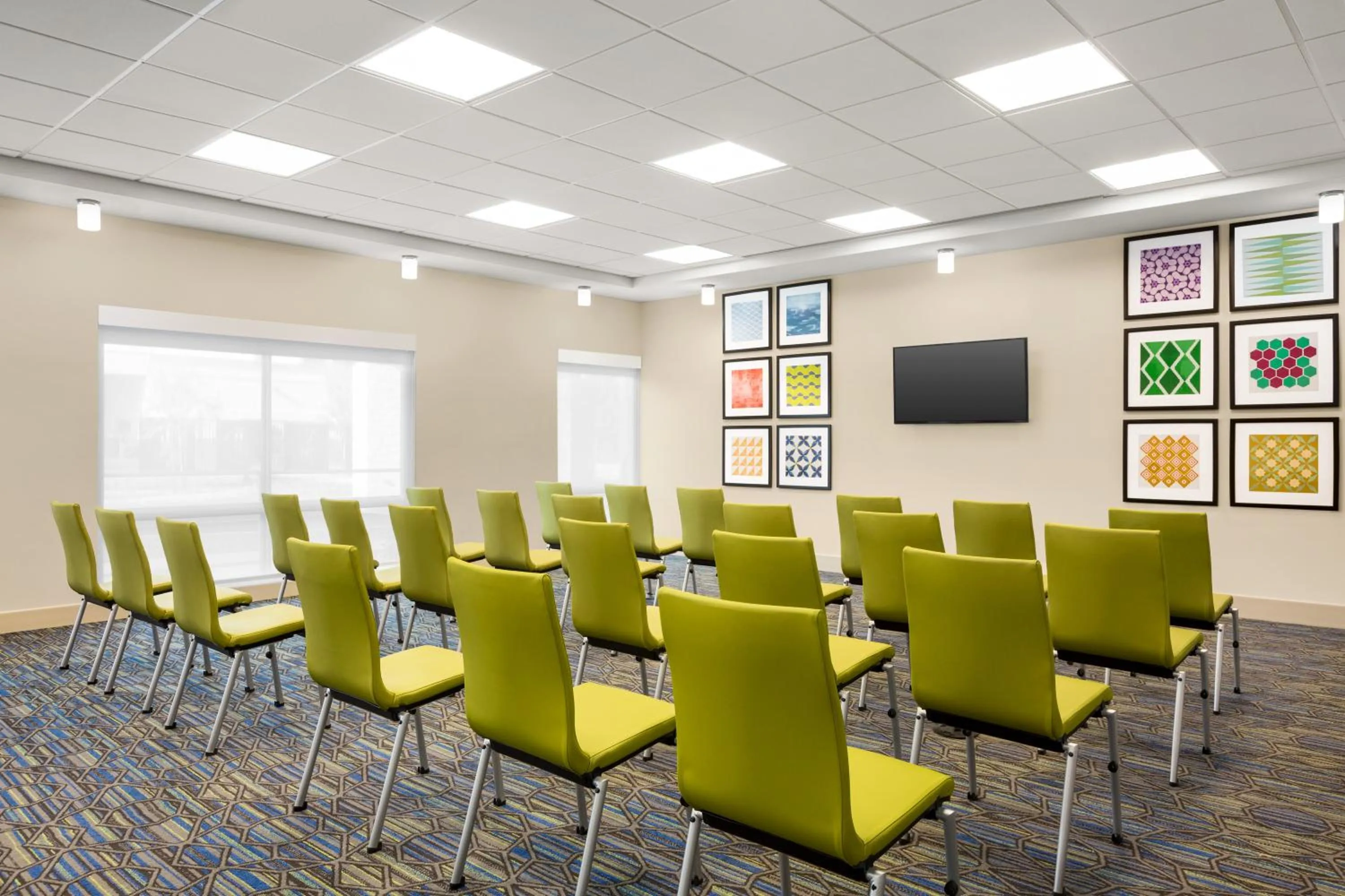 TV and multimedia in Holiday Inn Express & Suites - Ukiah by IHG