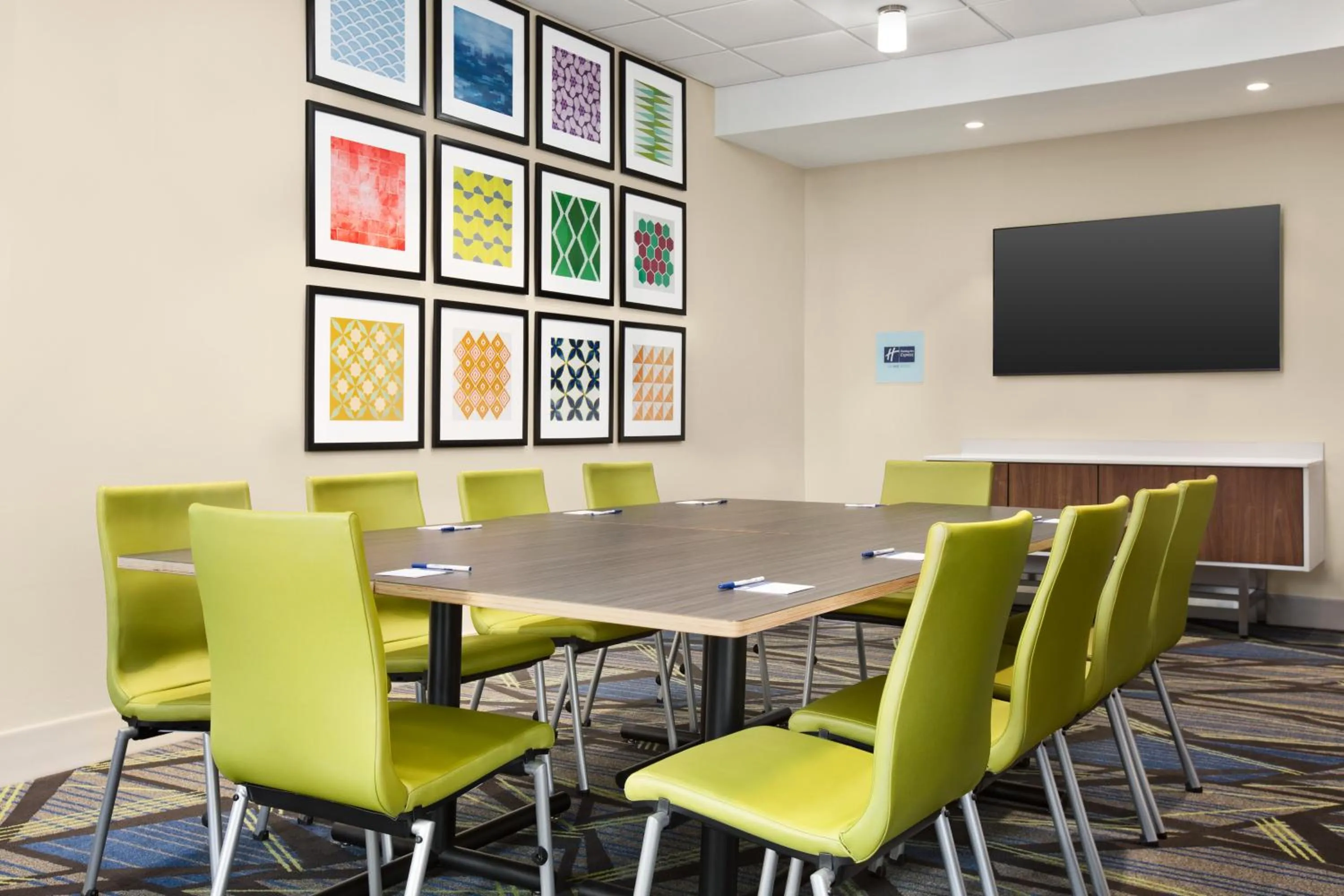 Meeting/conference room in Holiday Inn Express & Suites - Ukiah by IHG
