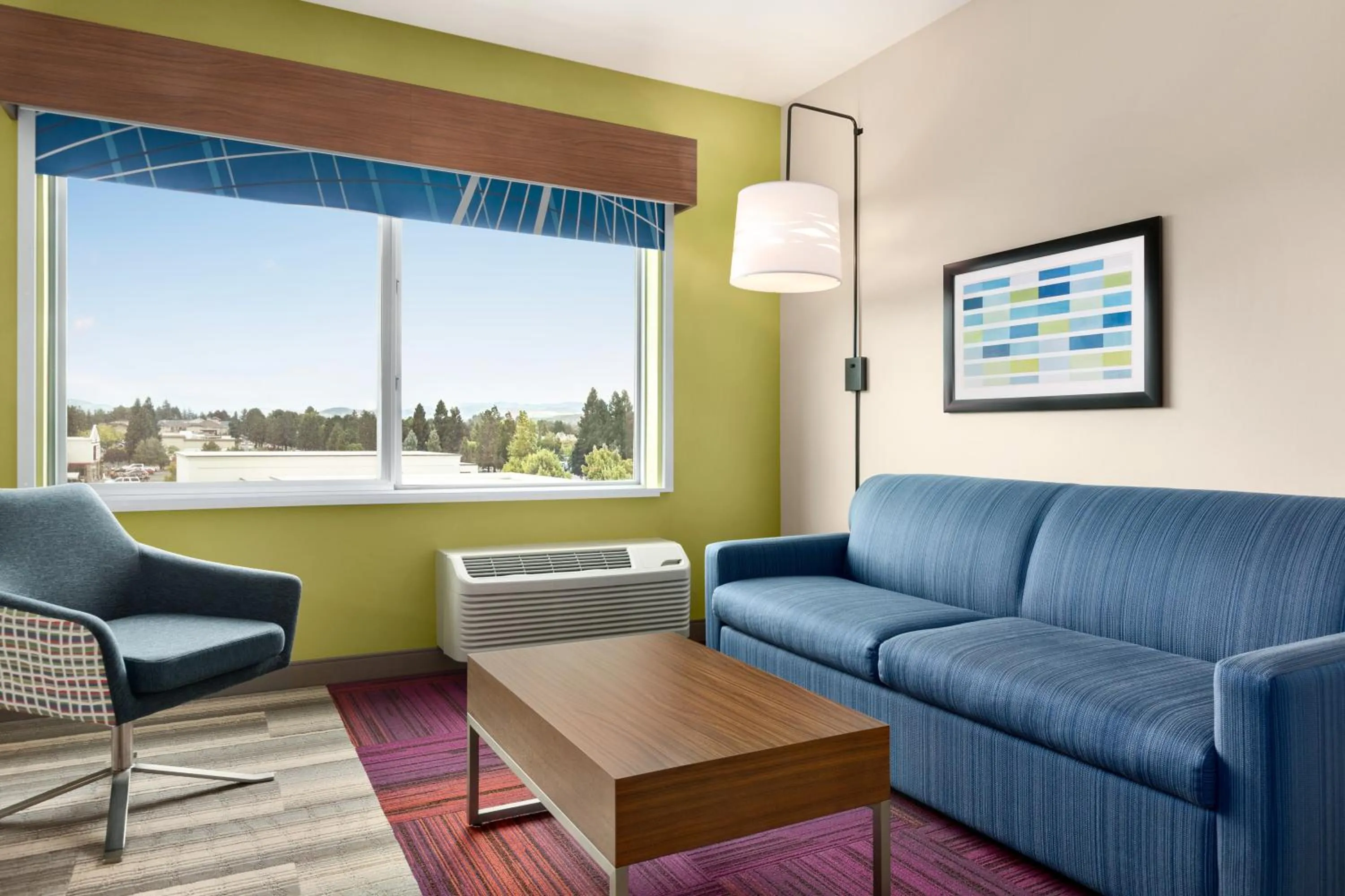 Seating area in Holiday Inn Express & Suites - Ukiah by IHG