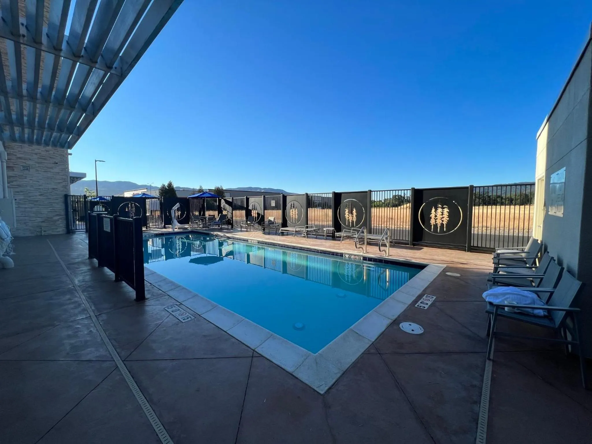 Swimming pool in Holiday Inn Express & Suites - Ukiah by IHG
