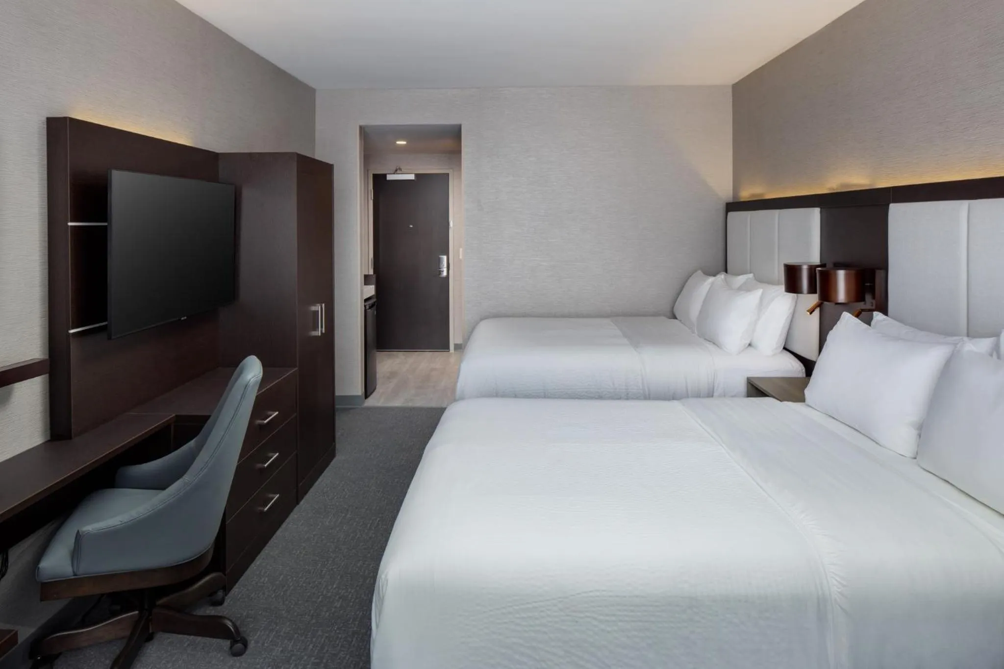Photo of the whole room, Bed in Holiday Inn Express Washington DC Downtown by IHG