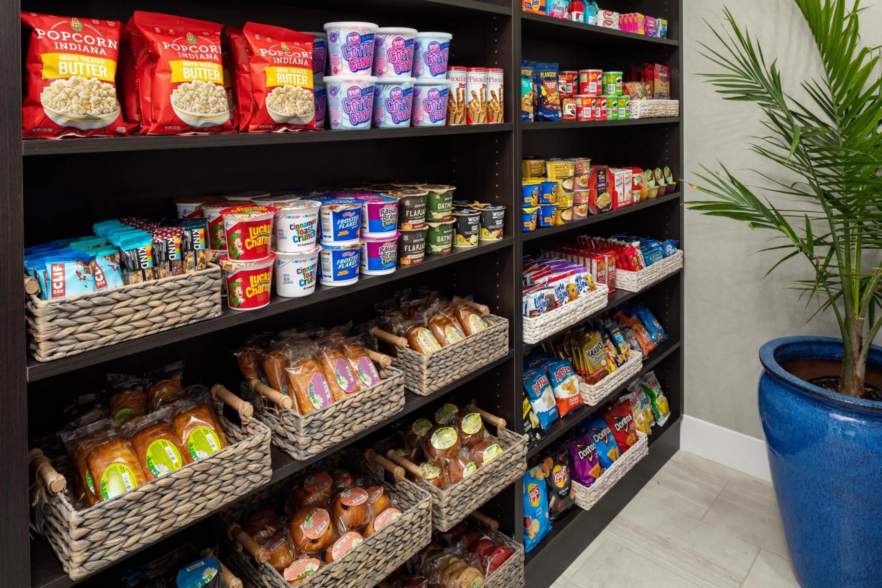 Supermarket/grocery shop in Holiday Inn Express Washington DC Downtown by IHG