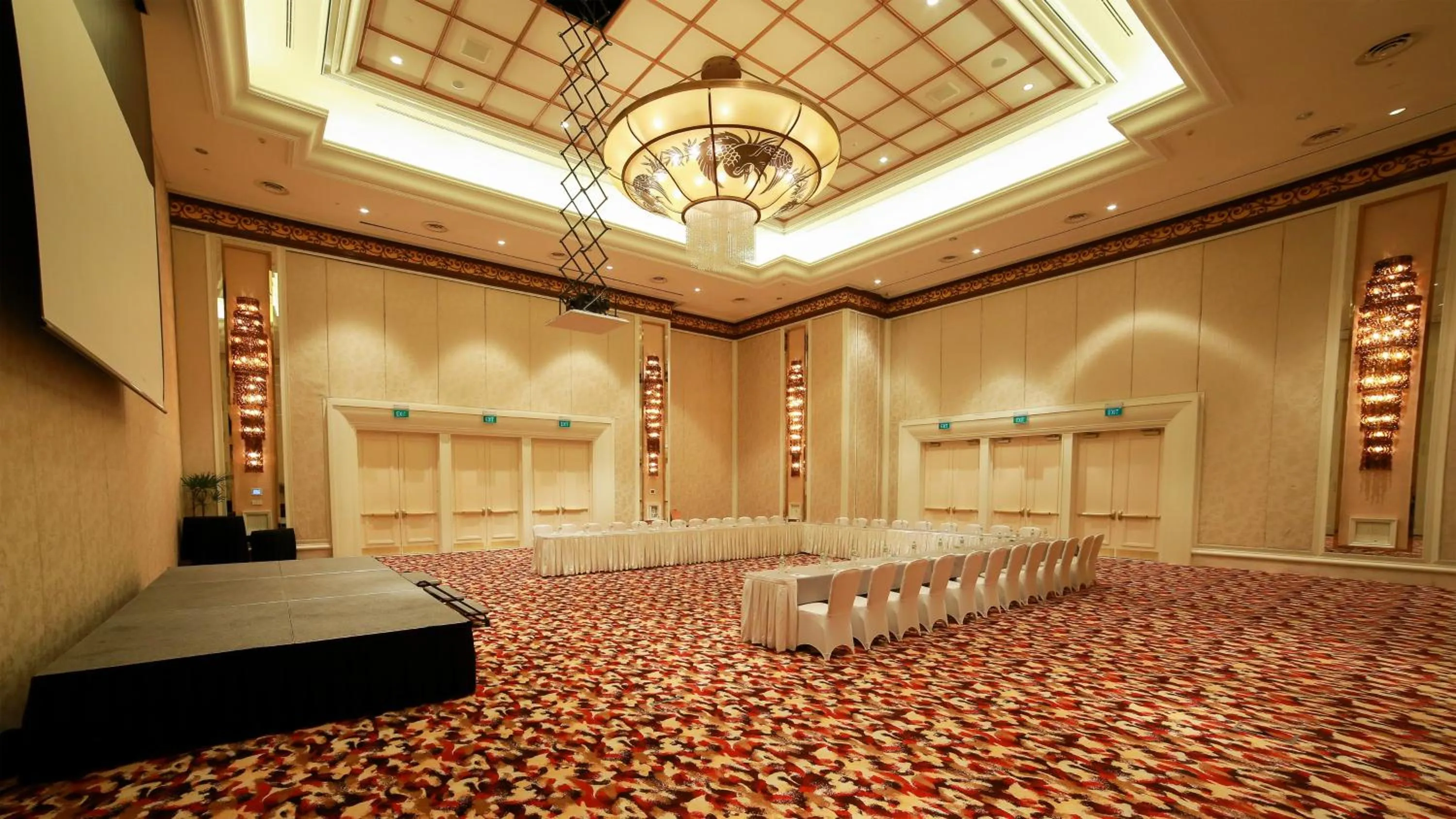 Restaurant/places to eat in Holiday Inn Resort Ho Tram Beach by IHG