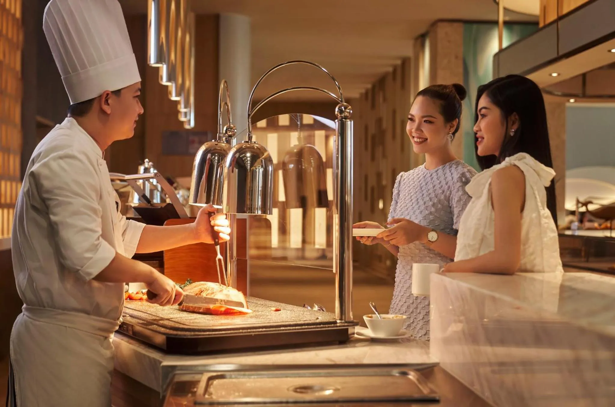 Restaurant/places to eat in Holiday Inn Resort Ho Tram Beach by IHG