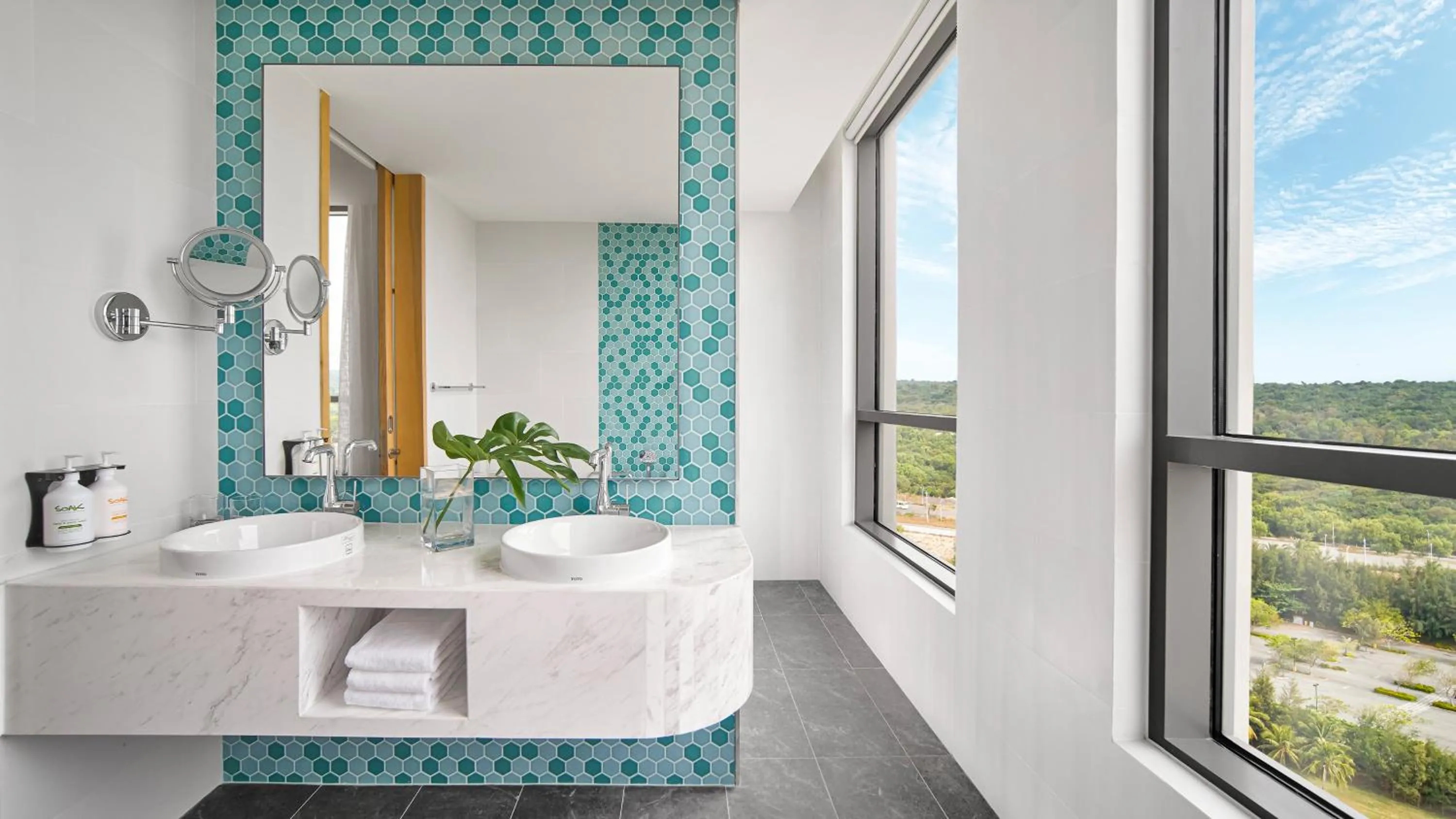 Photo of the whole room, Bed in Holiday Inn Resort Ho Tram Beach by IHG