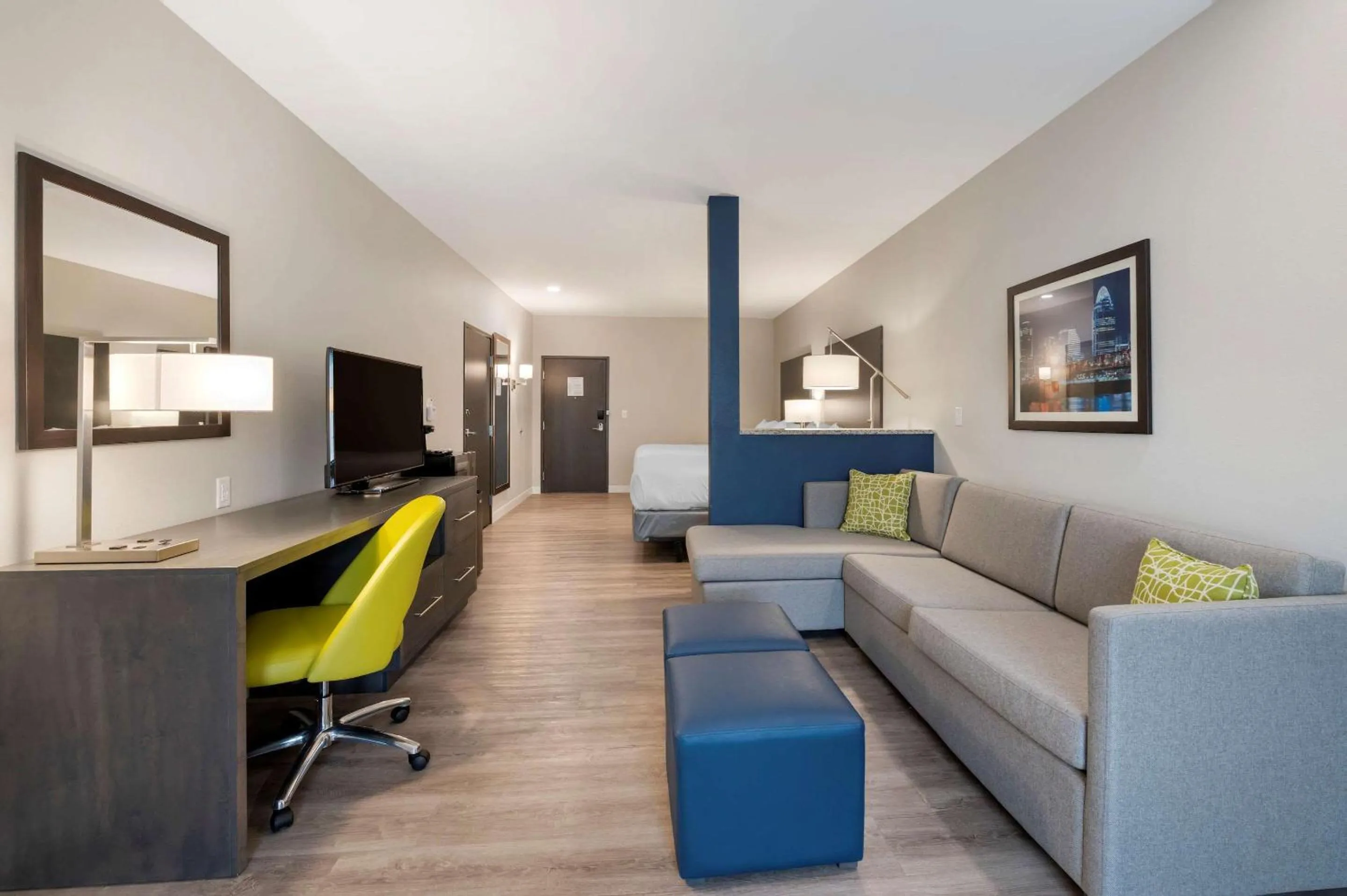 Photo of the whole room in Comfort Suites Cincinnati University - Downtown