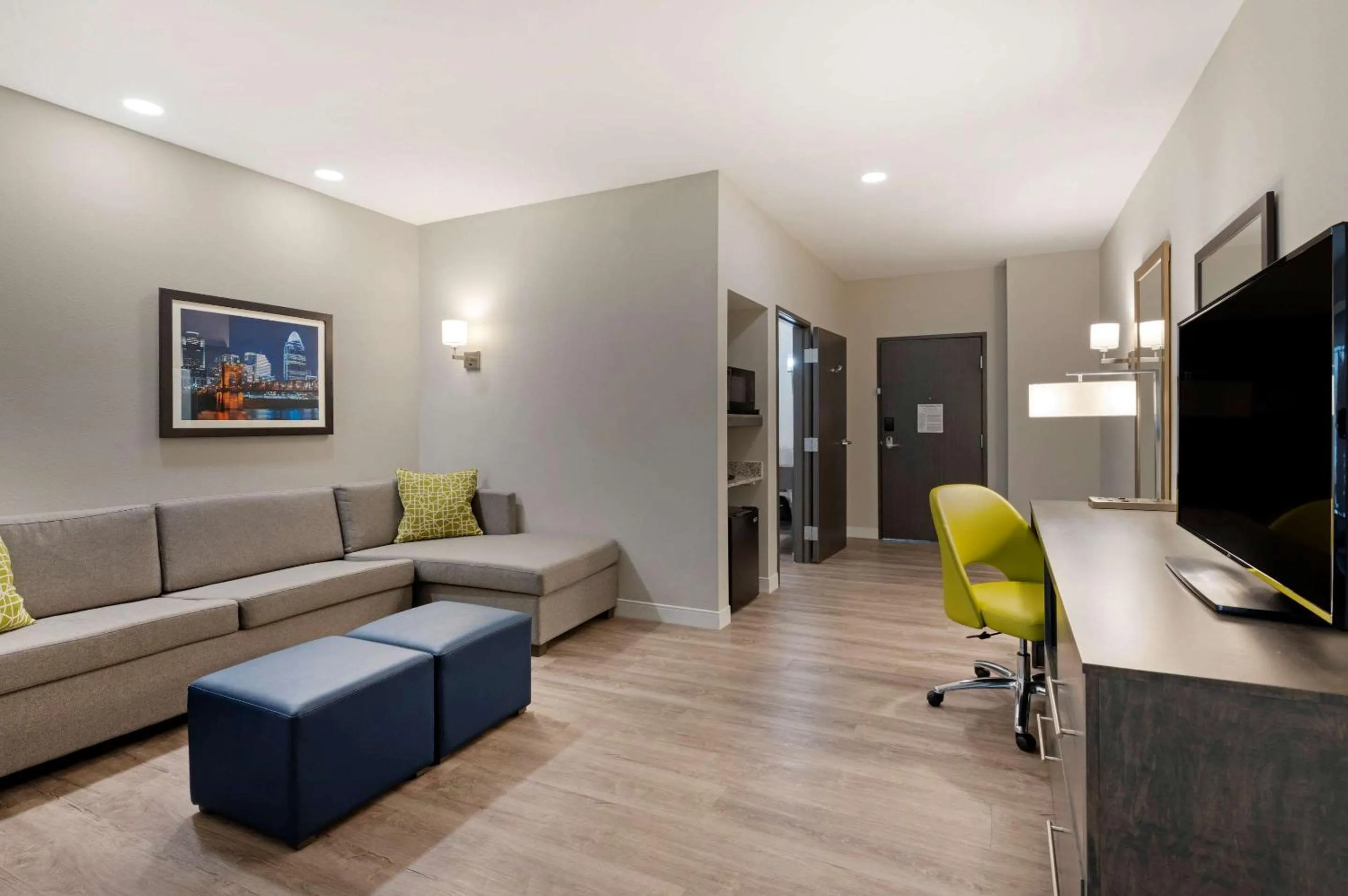 Photo of the whole room in Comfort Suites Cincinnati University - Downtown