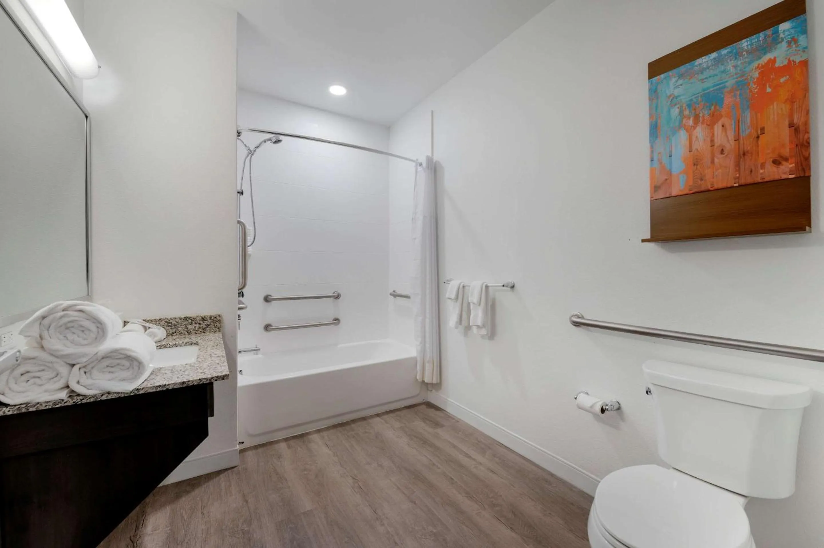 Bathroom in Comfort Suites Cincinnati University - Downtown