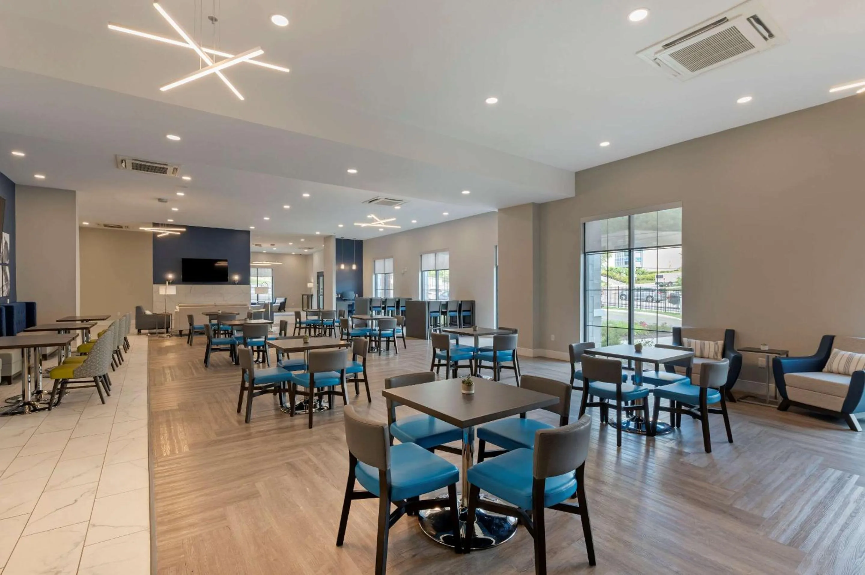 Restaurant/places to eat in MainStay Suites Cincinnati University - Uptown