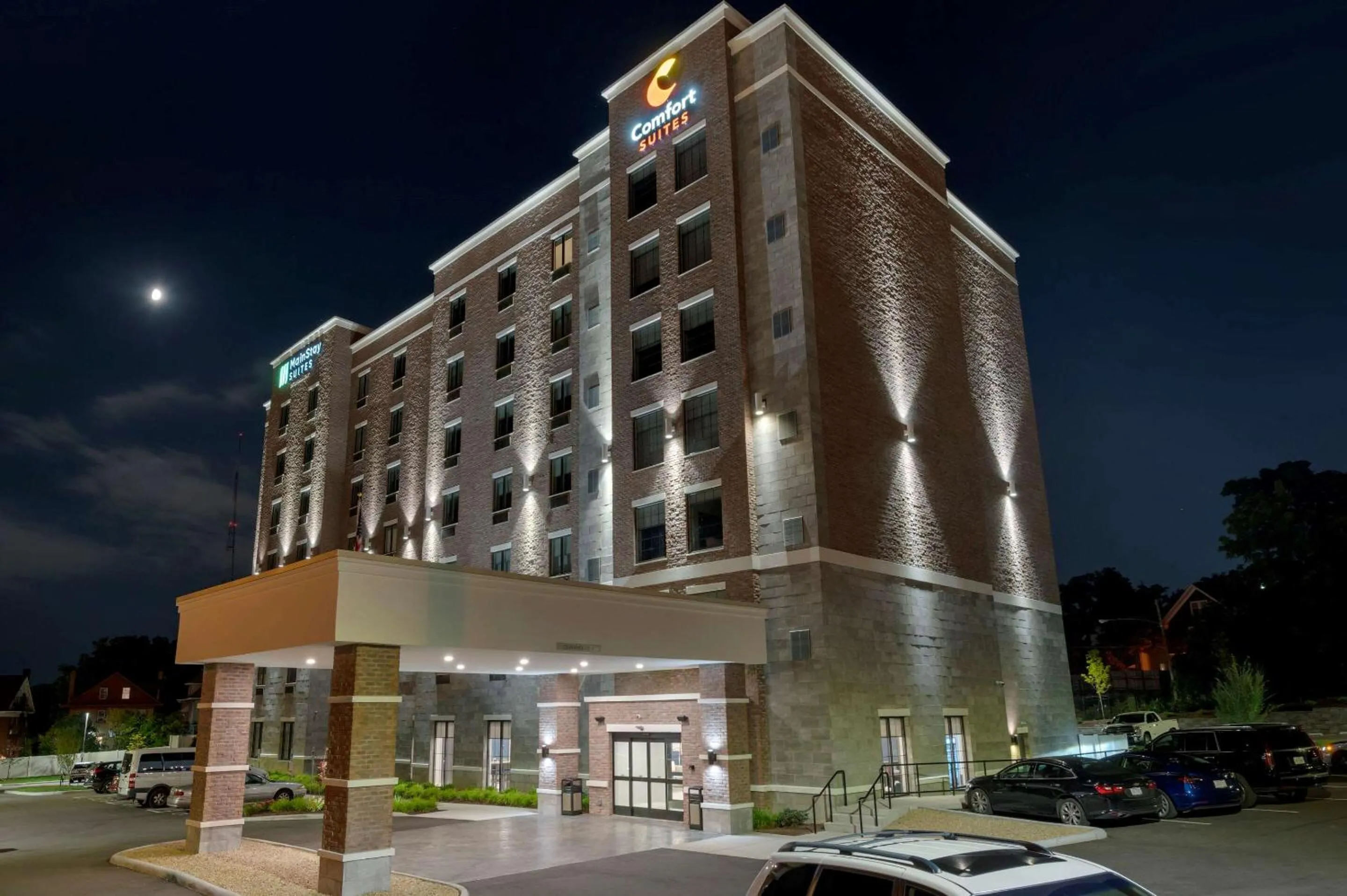 Property building in MainStay Suites Cincinnati University - Uptown