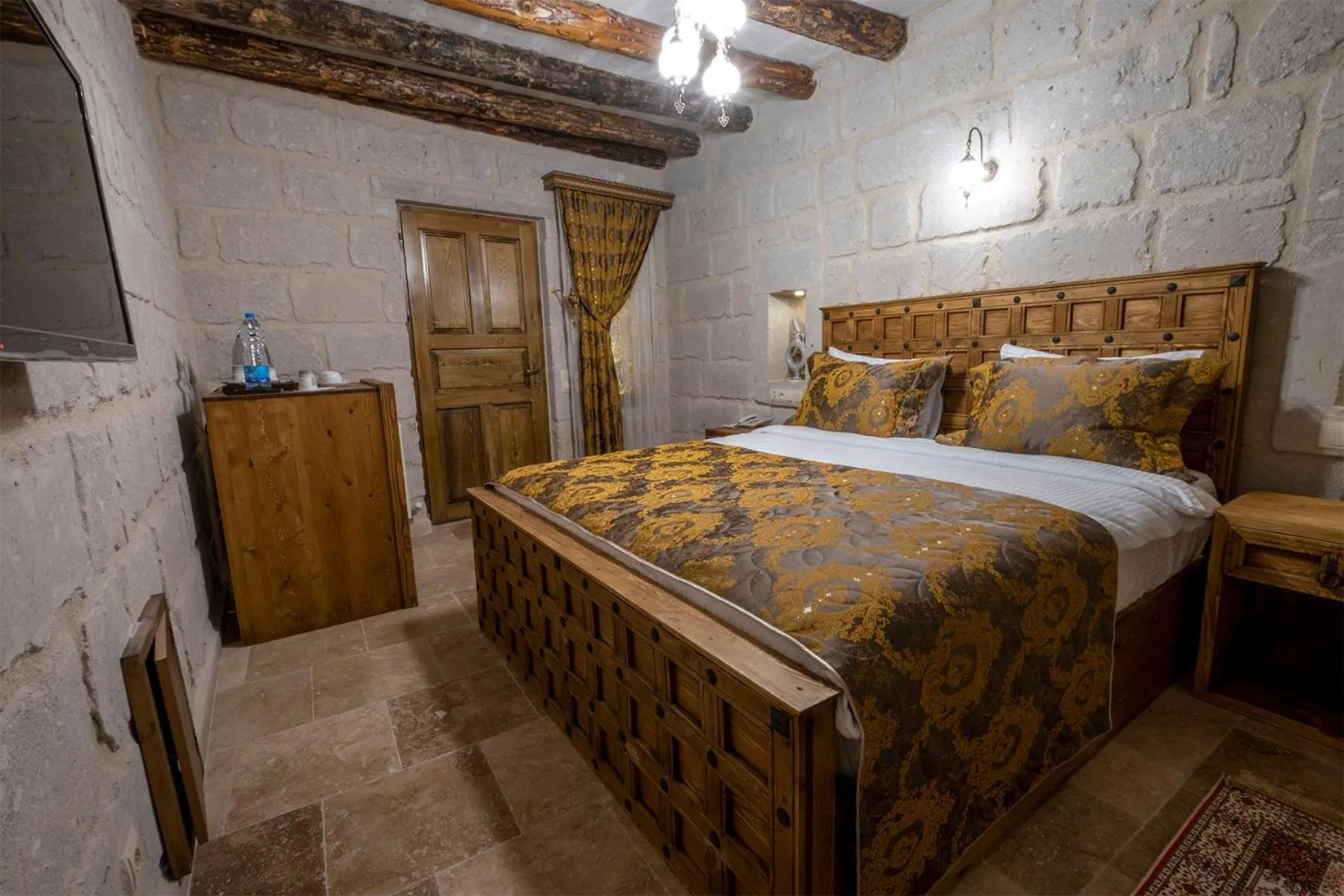 Photo of the whole room, Bed in Underground Cave Suites Hotel