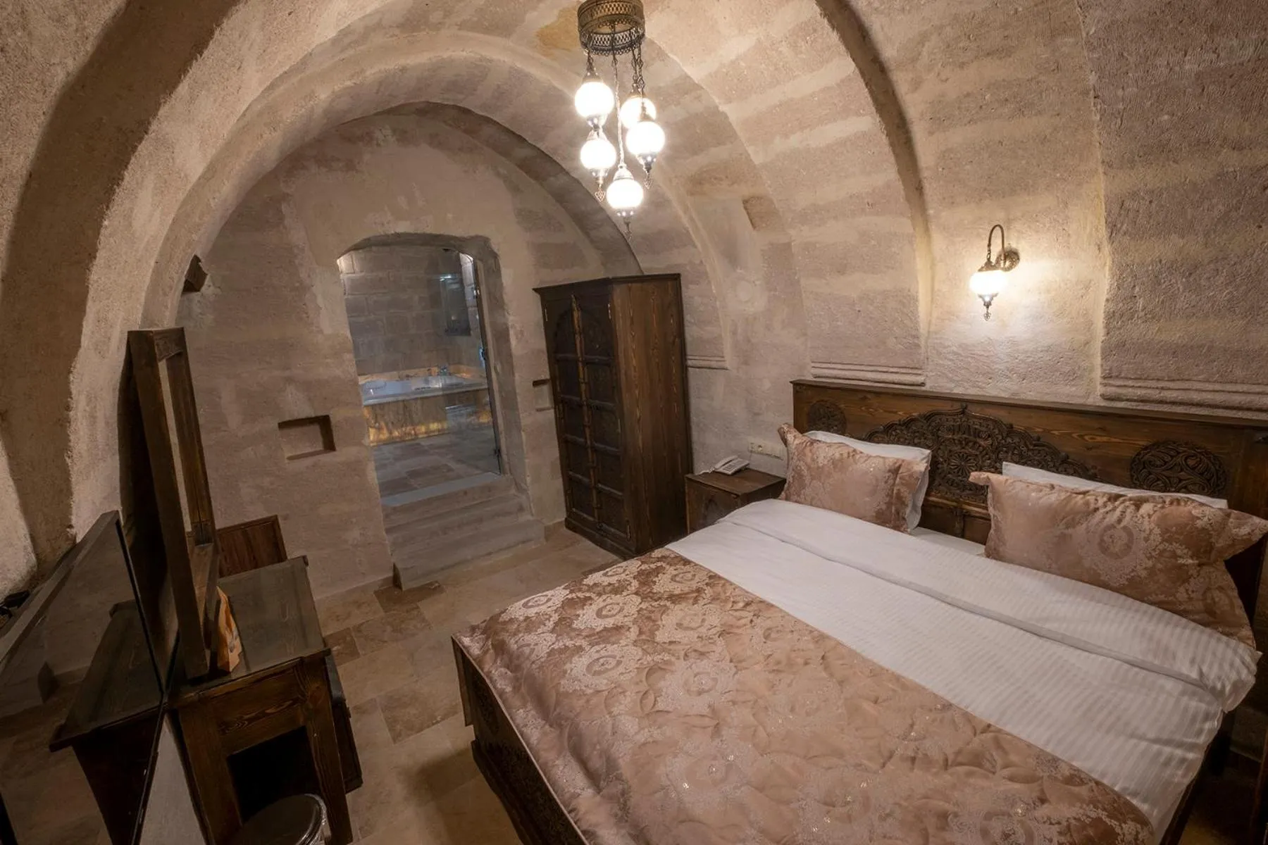 Photo of the whole room, Bed in Underground Cave Suites Hotel