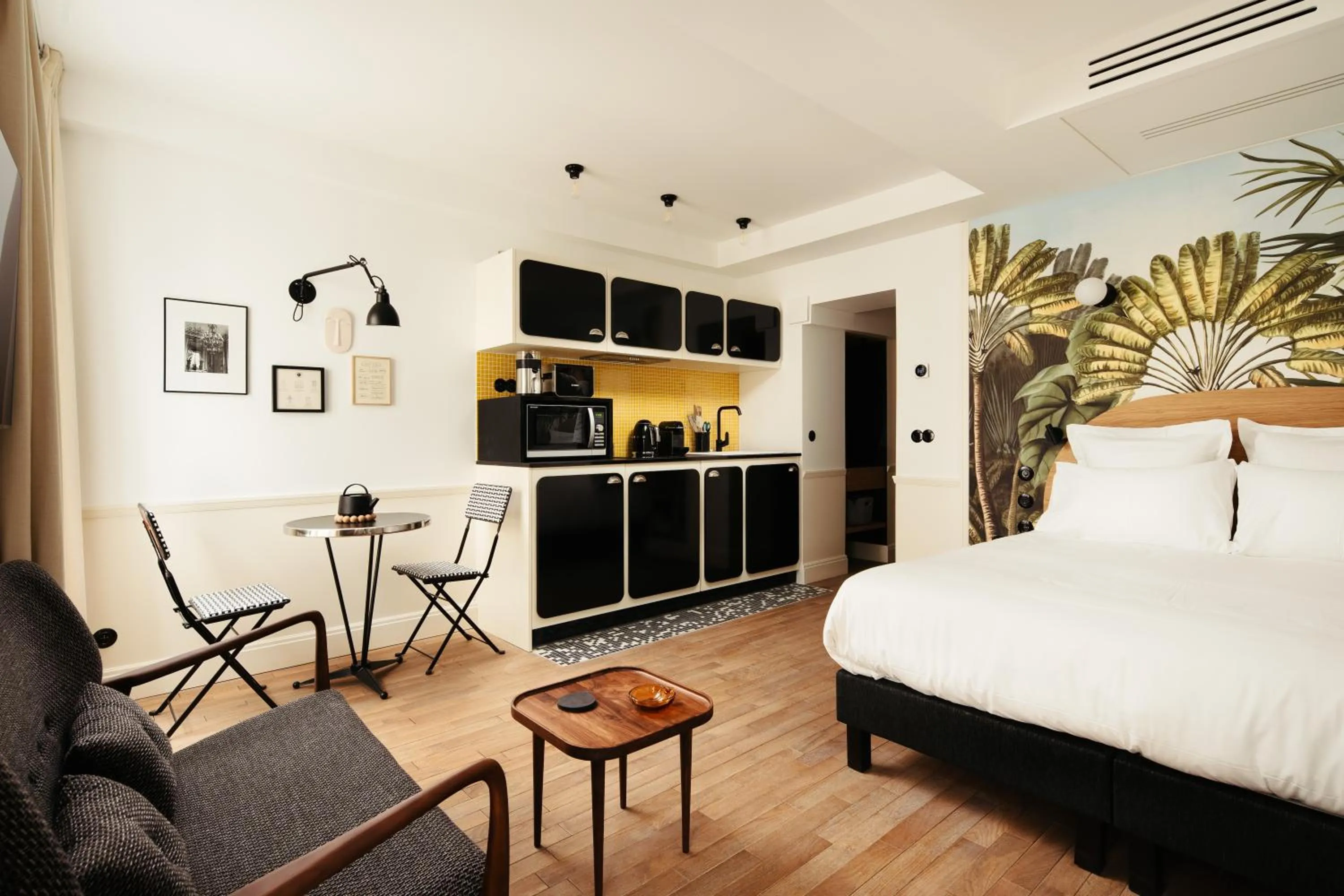 Photo of the whole room, Bed in My Maison In Paris - Louvre