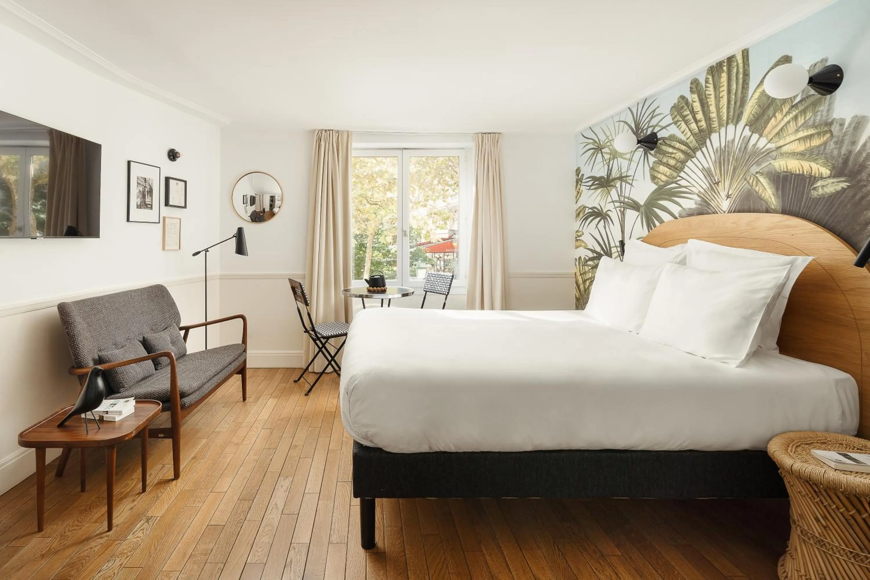 Bed in My Maison In Paris - Louvre