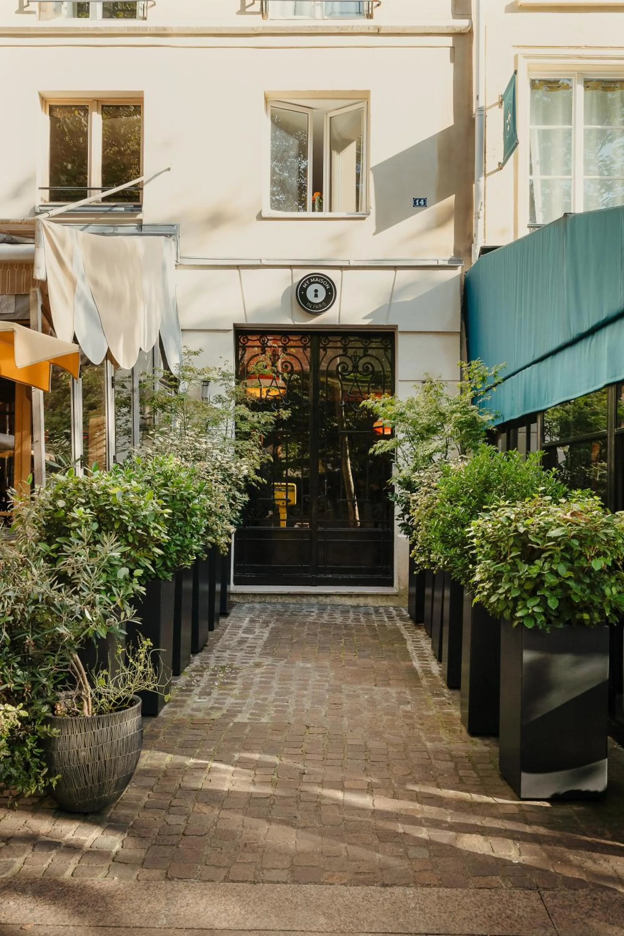 Facade/entrance in My Maison In Paris - Louvre